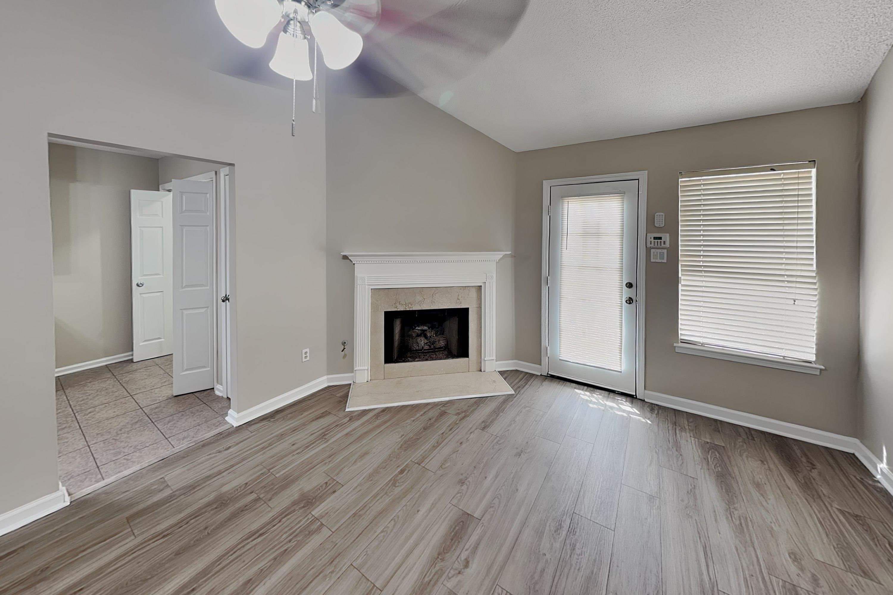 1633 Dexter Ln Property Photo 2