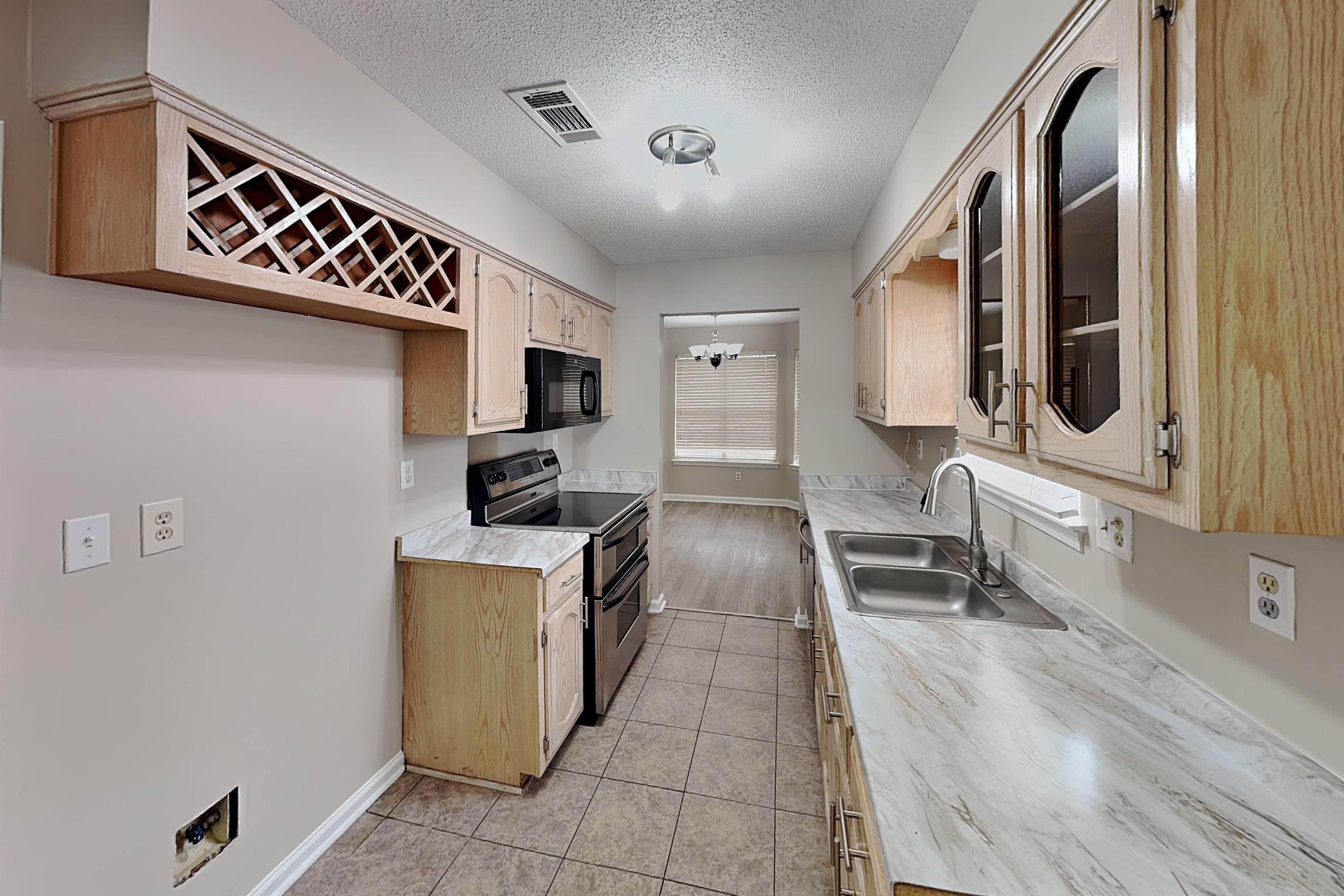 1633 Dexter Ln Property Photo 3