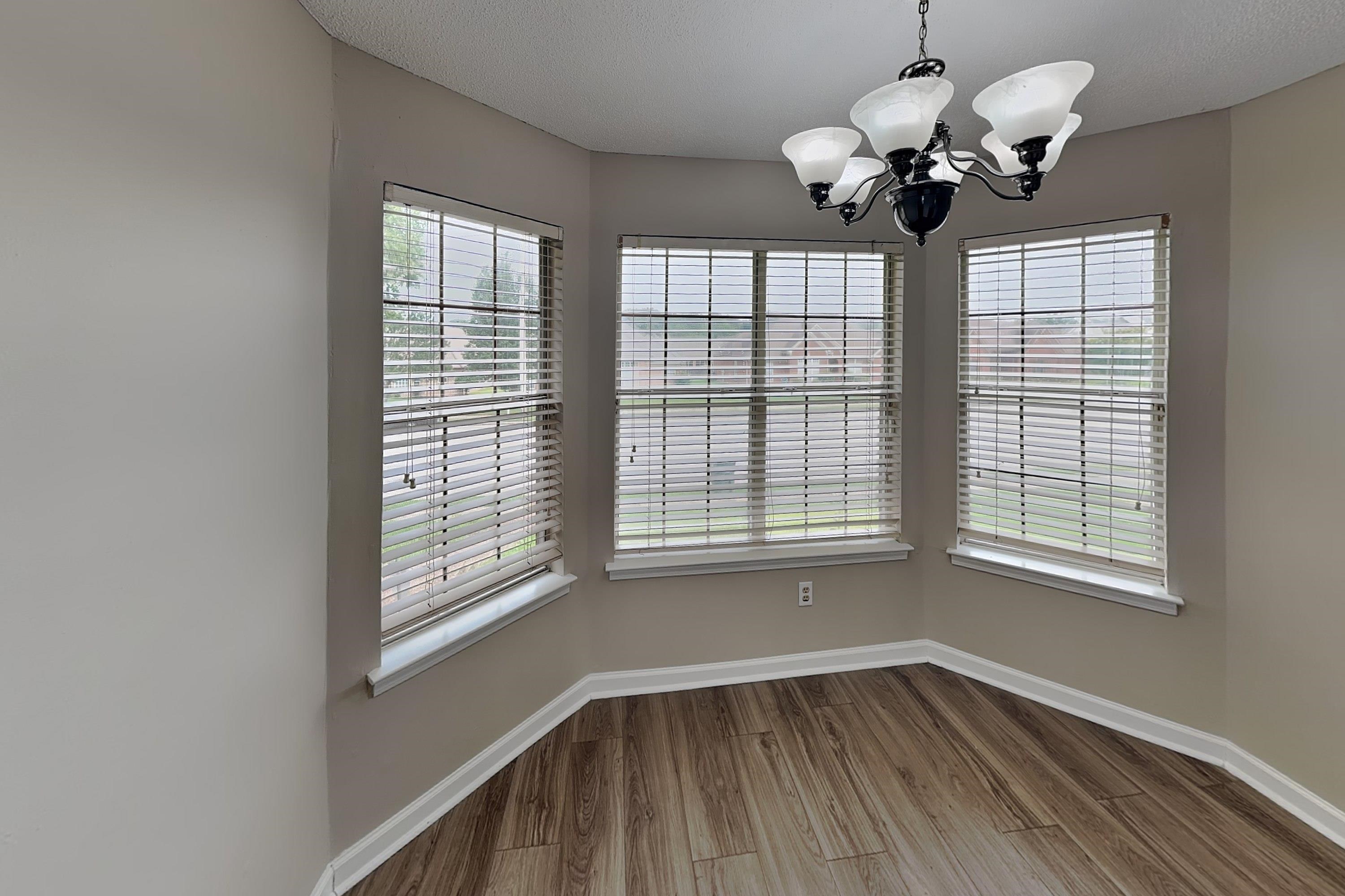 1633 Dexter Ln Property Photo 5