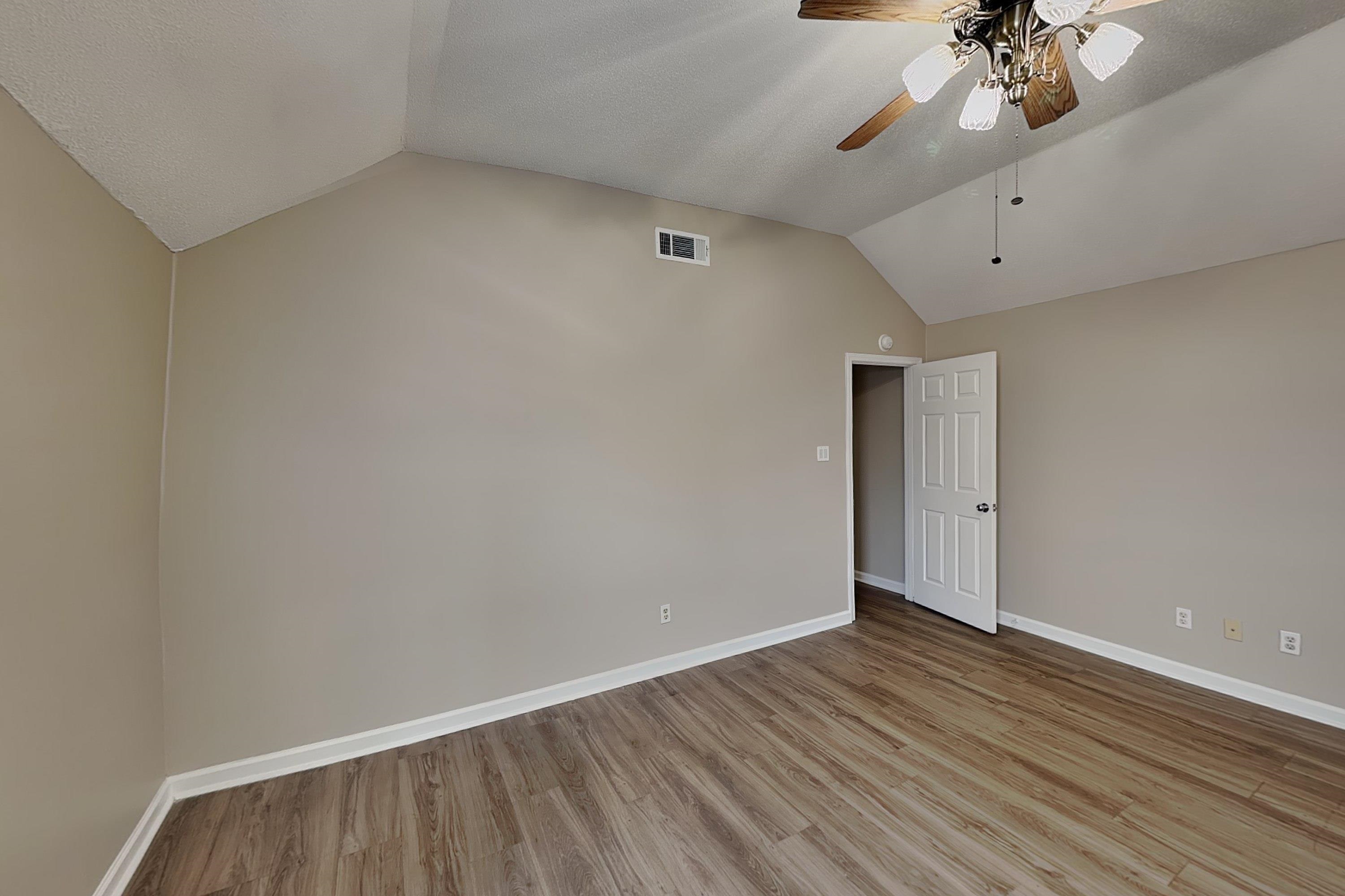 1633 Dexter Ln Property Photo 6