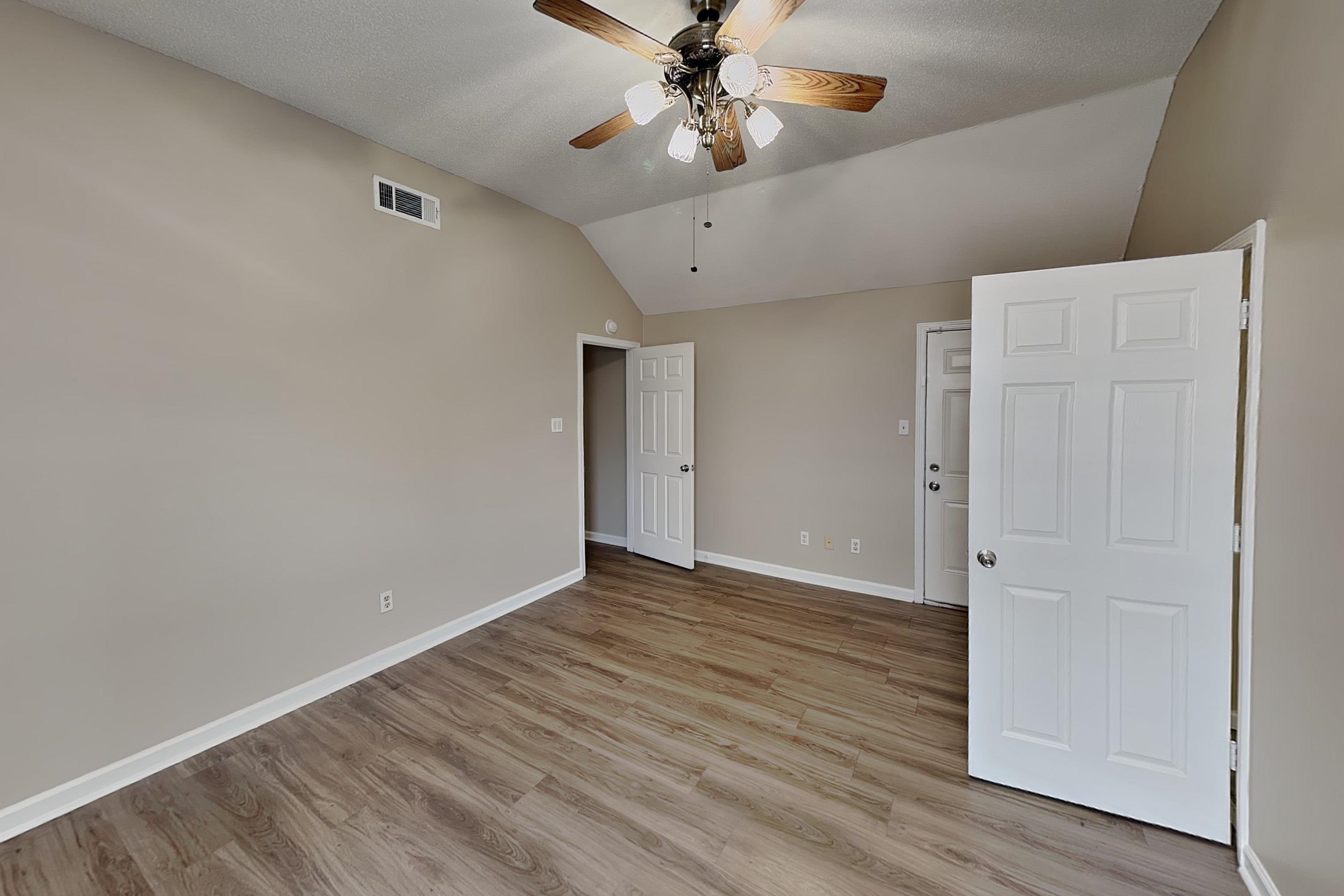 1633 Dexter Ln Property Photo 7