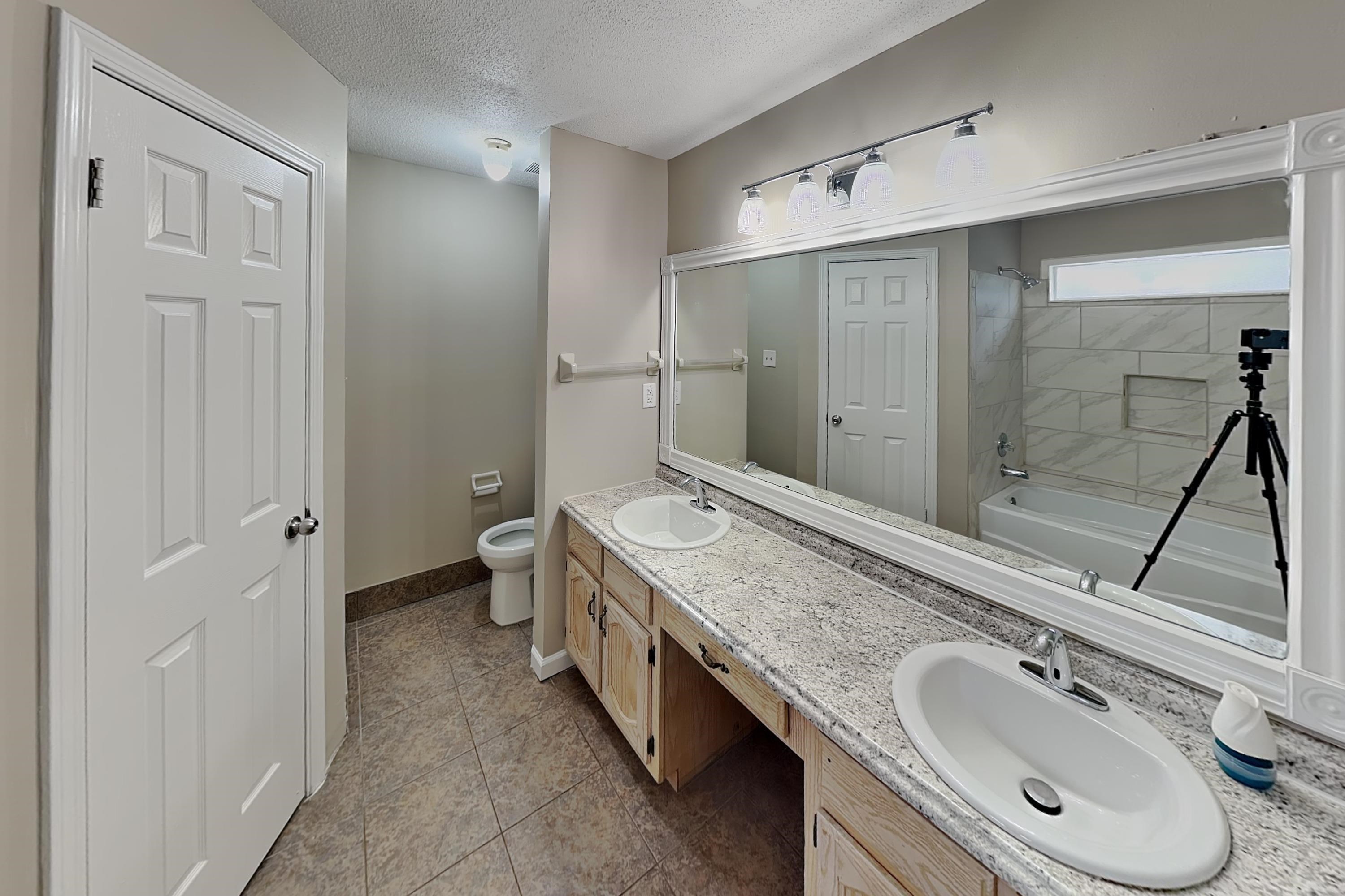 1633 Dexter Ln Property Photo 8