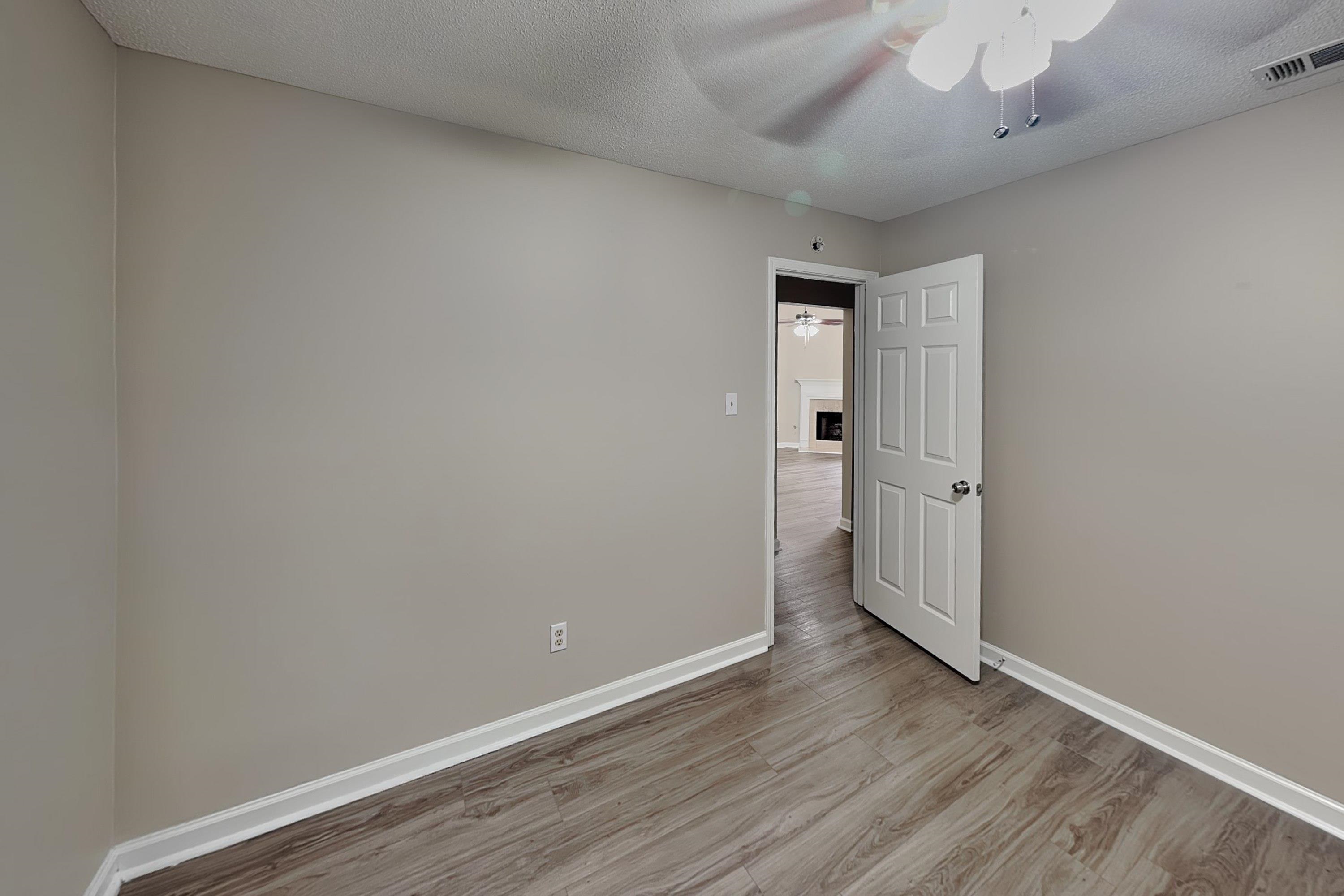 1633 Dexter Ln Property Photo 9