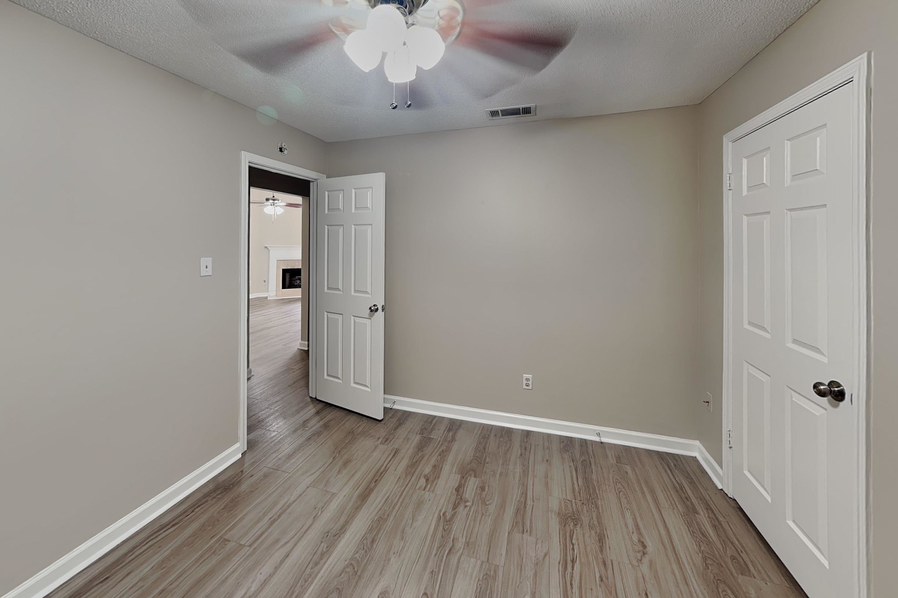 1633 Dexter Ln Property Photo 10