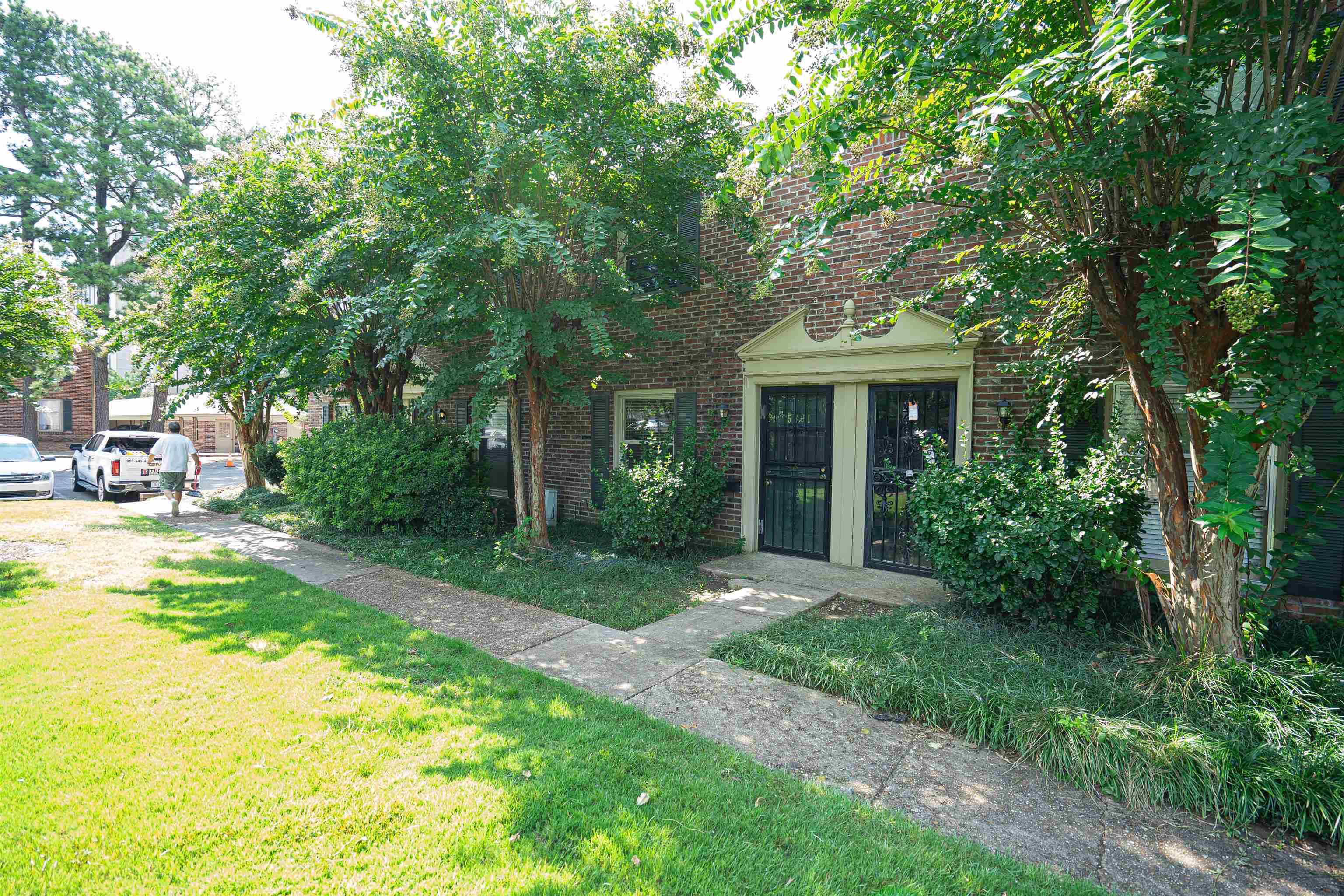 5891 PARK AVE 5891 Property Photo 1