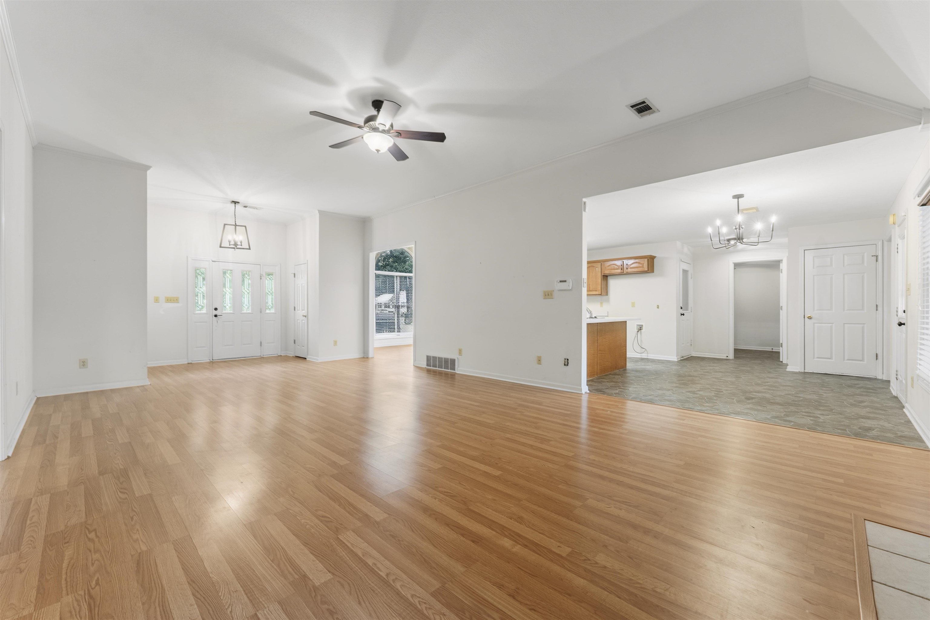 4862 Laraine Dr Property Photo 6