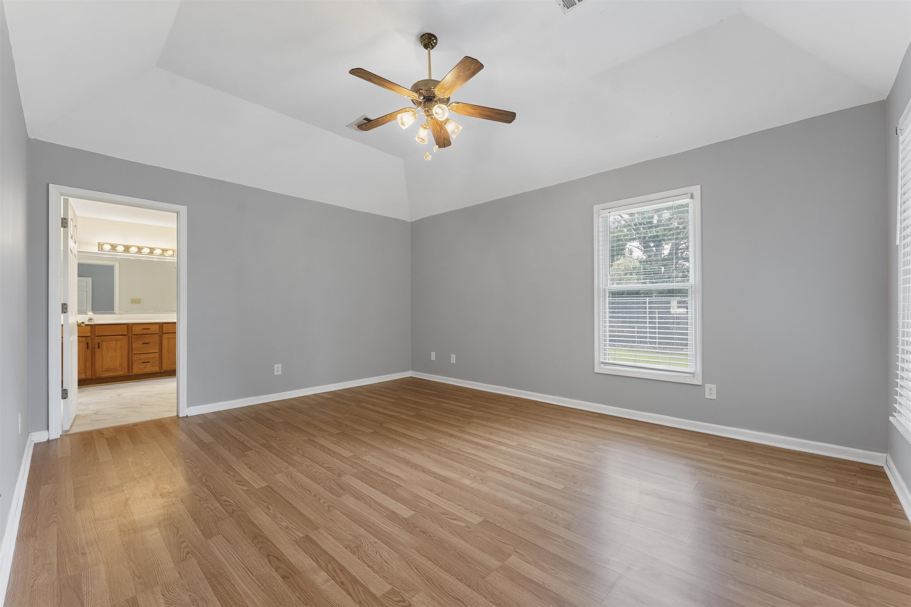 4862 Laraine Dr Property Photo 8