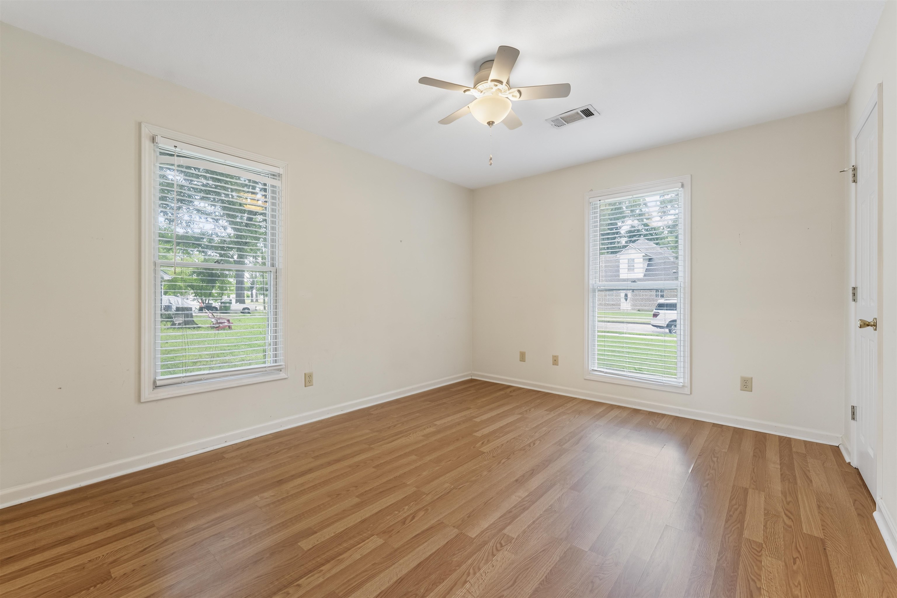 4862 Laraine Dr Property Photo 24