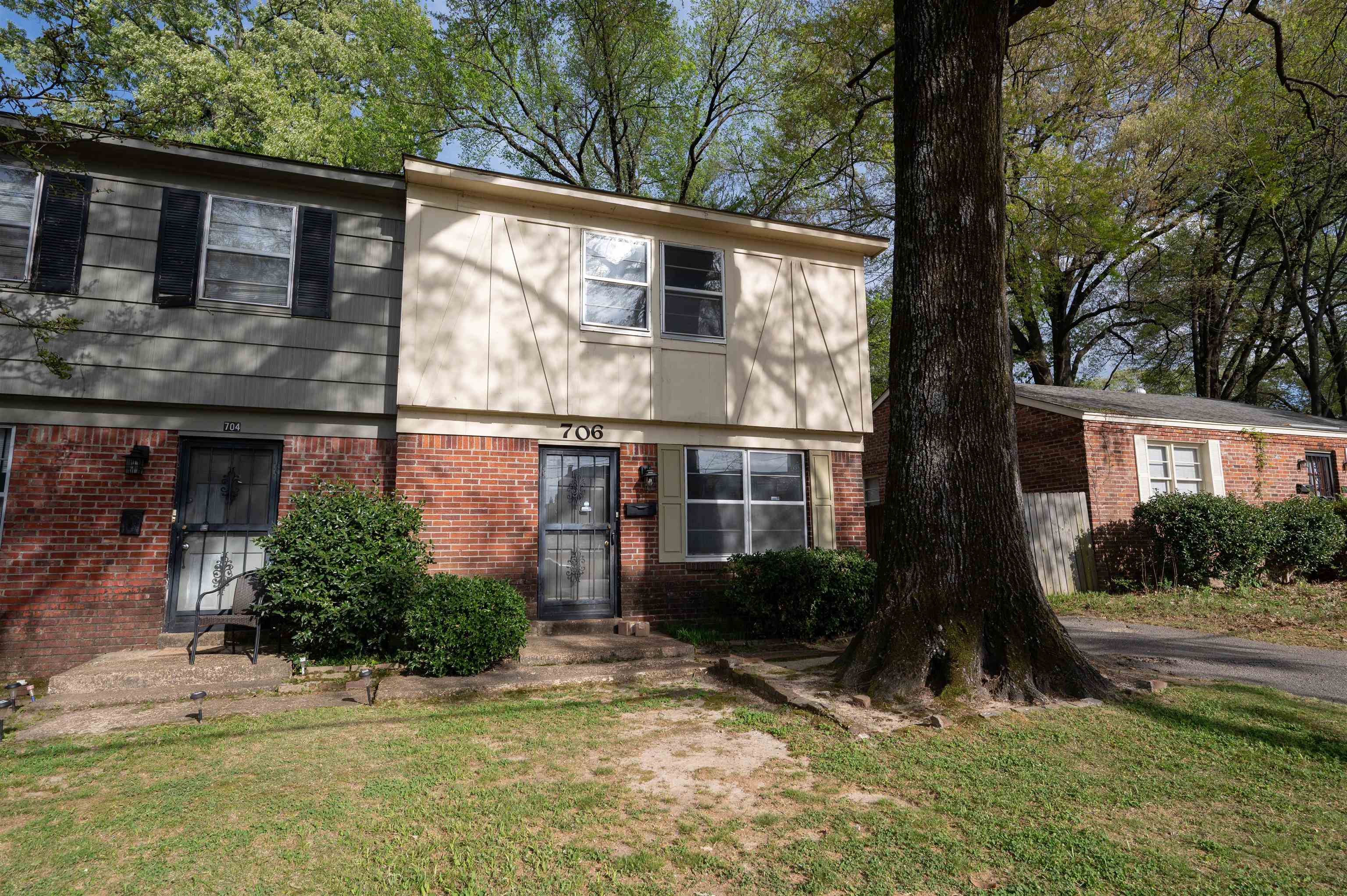 704 S GREER ST Property Photo 1