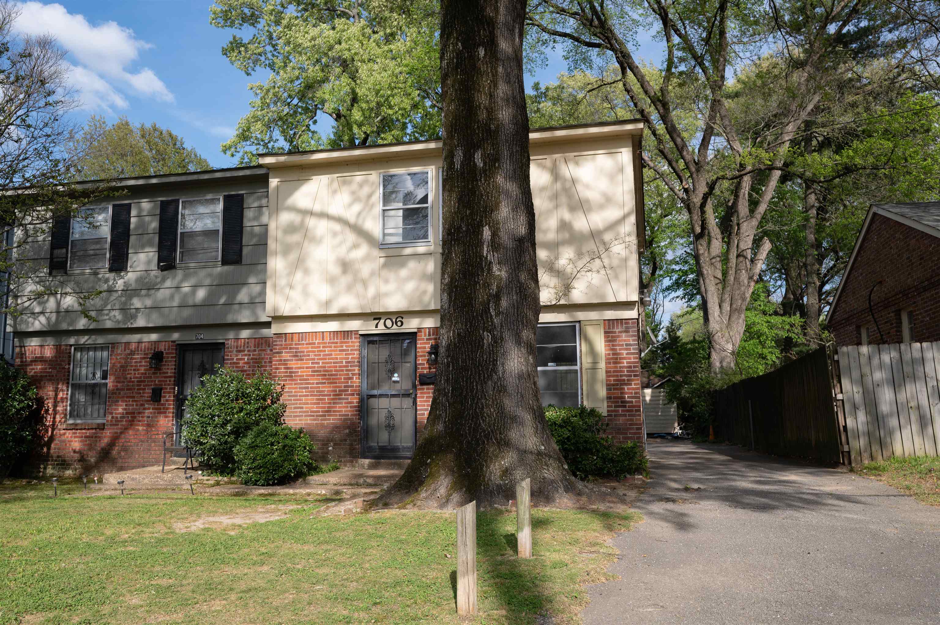 704 S Greer St Property Photo 2