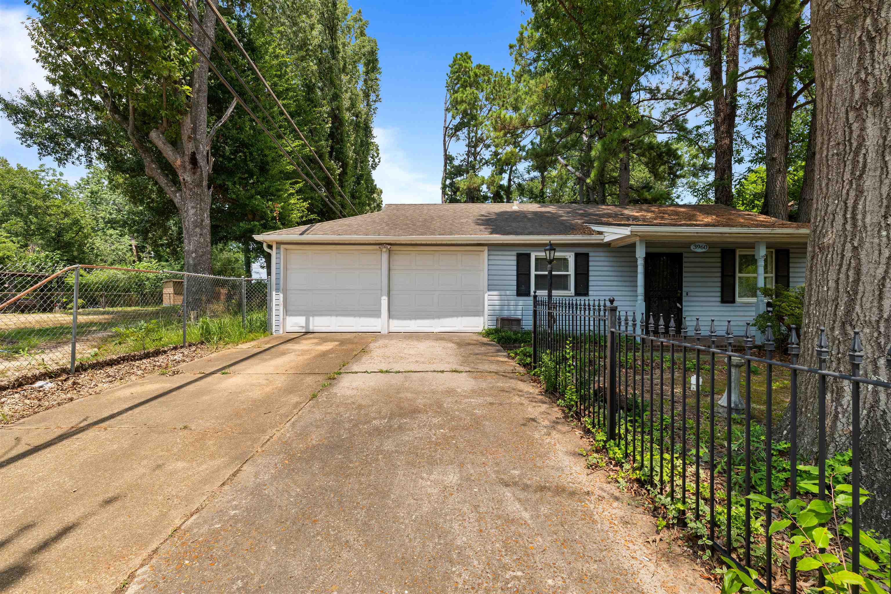 3960 Pikes Peak Ave Property Photo 3