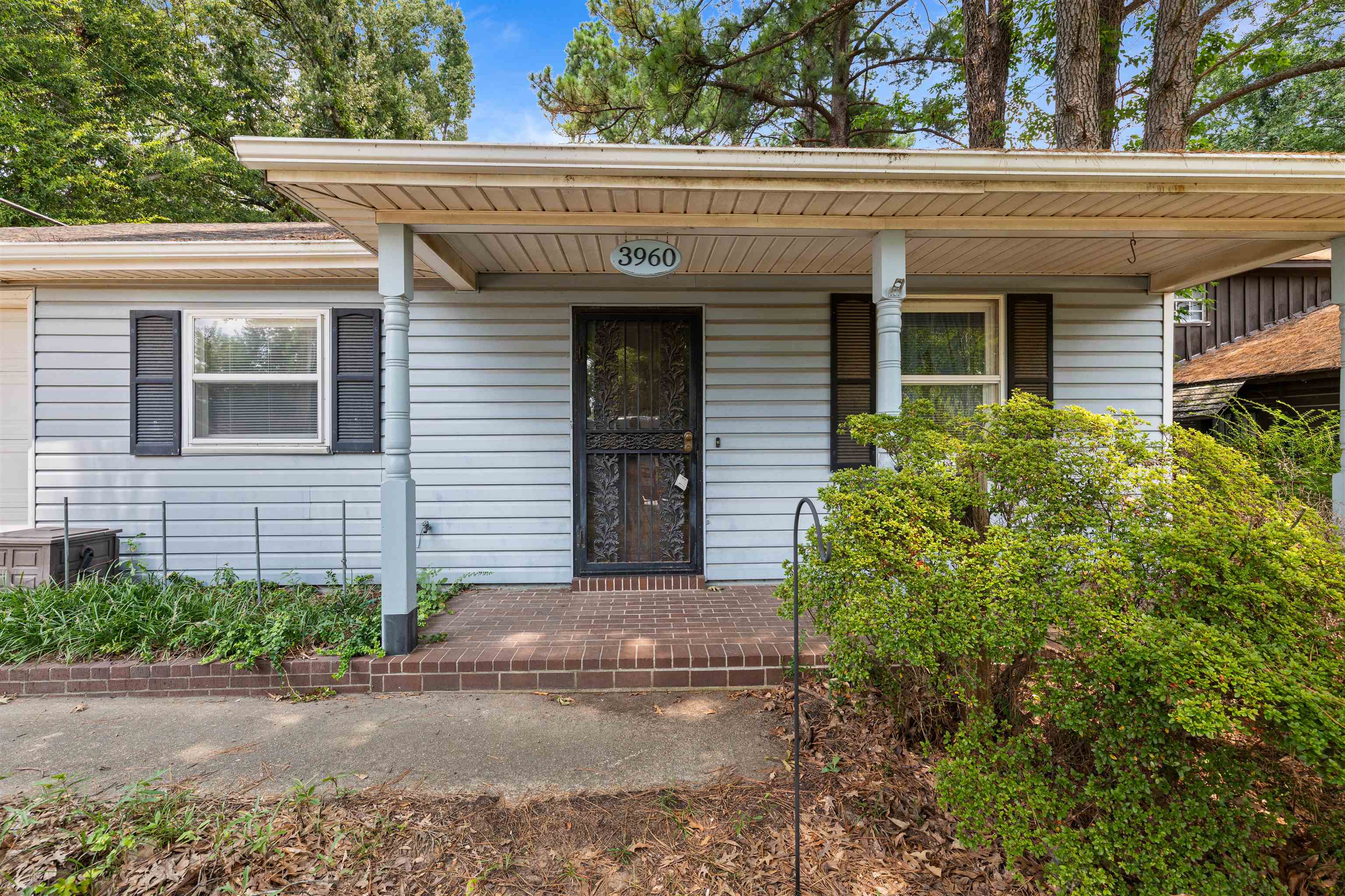 3960 Pikes Peak Ave Property Photo 4