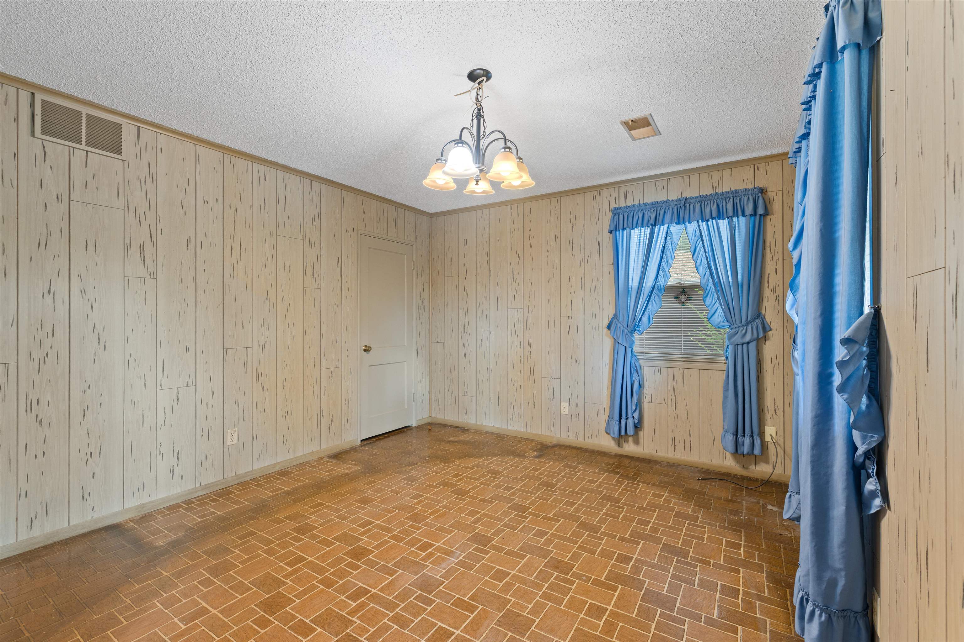 3960 Pikes Peak Ave Property Photo 6