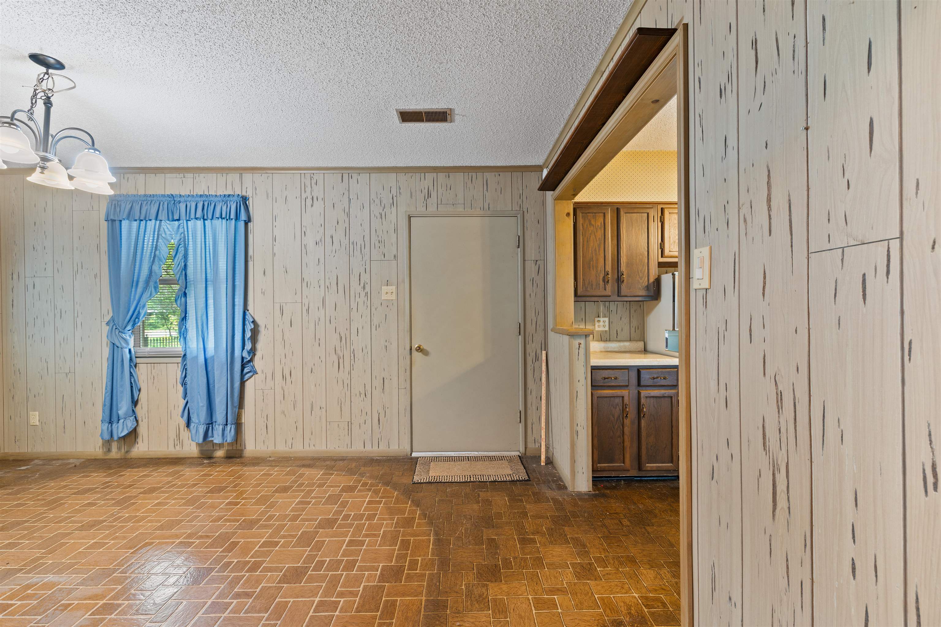 3960 Pikes Peak Ave Property Photo 7