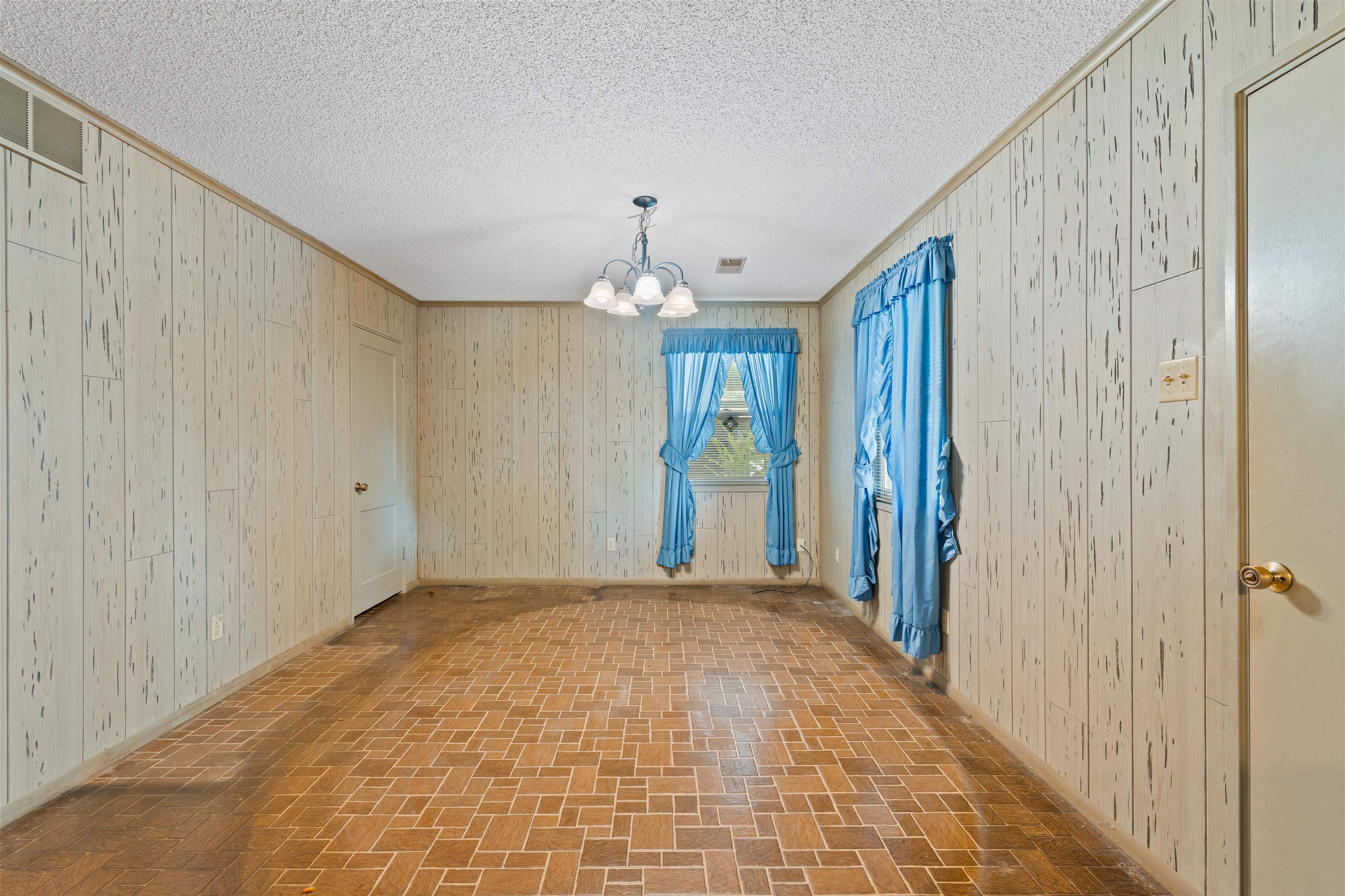 3960 Pikes Peak Ave Property Photo 8