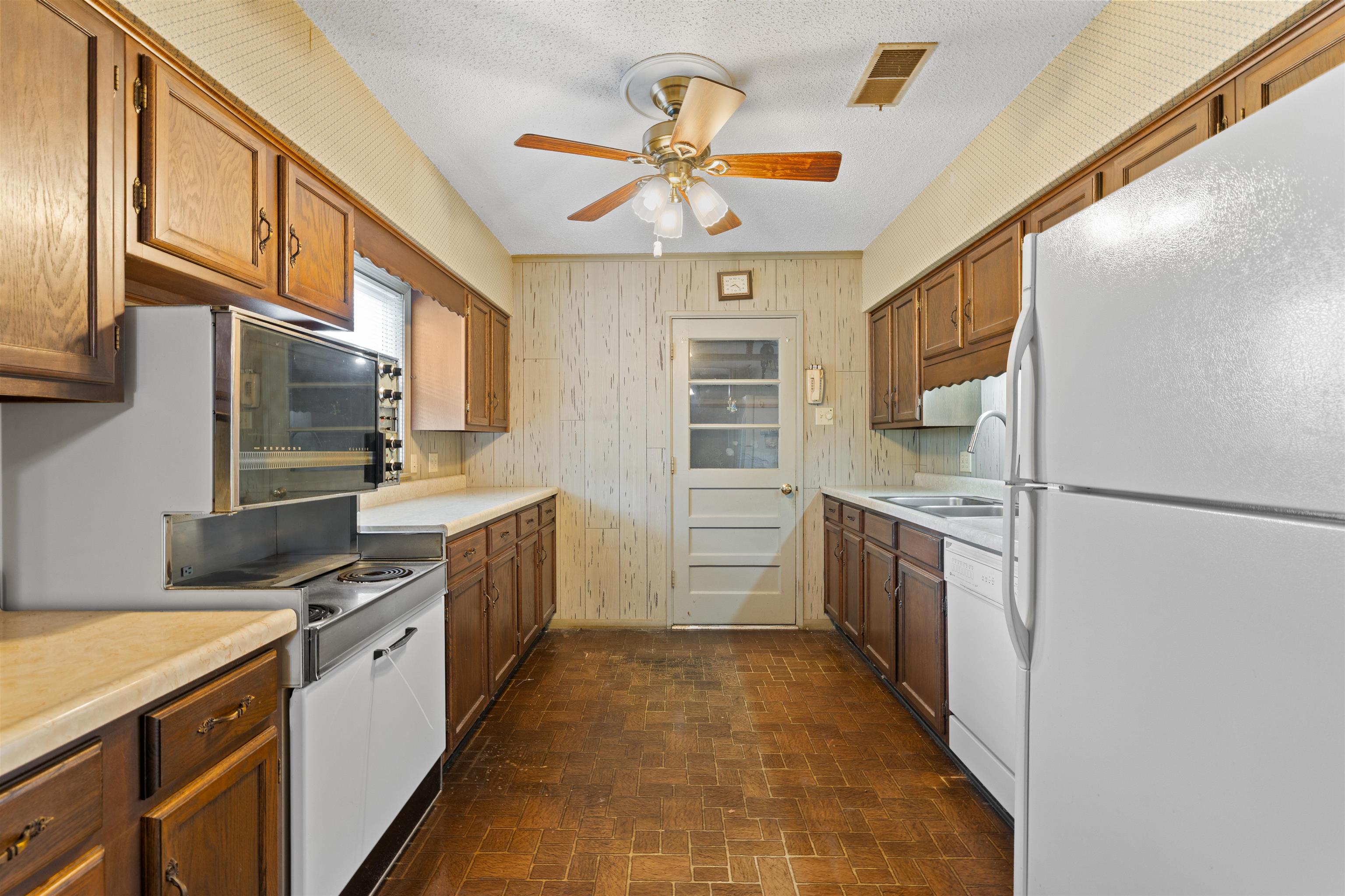 3960 Pikes Peak Ave Property Photo 10