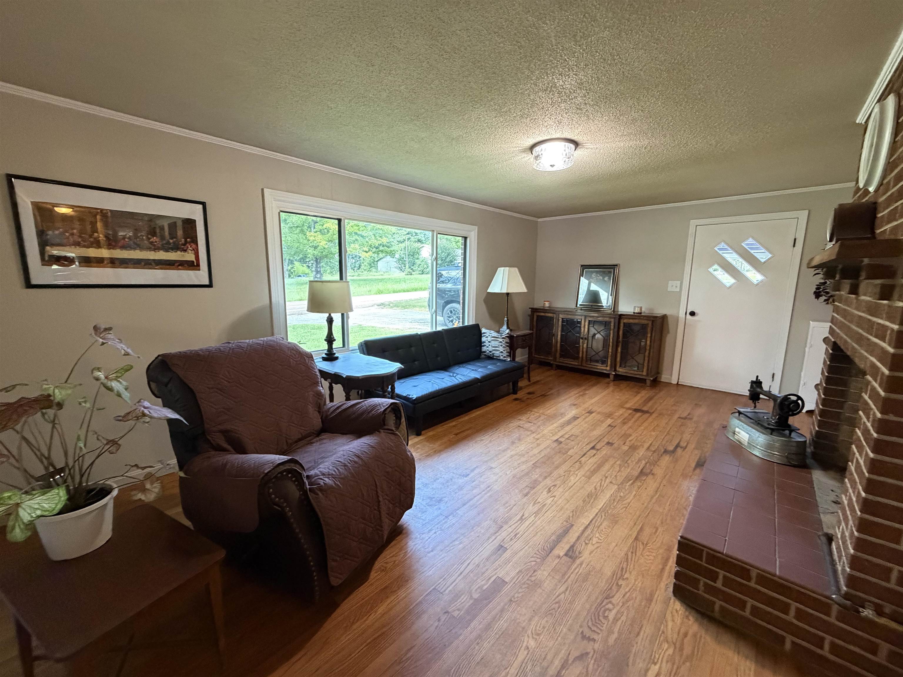 4190 Henderson Rd Property Photo 3