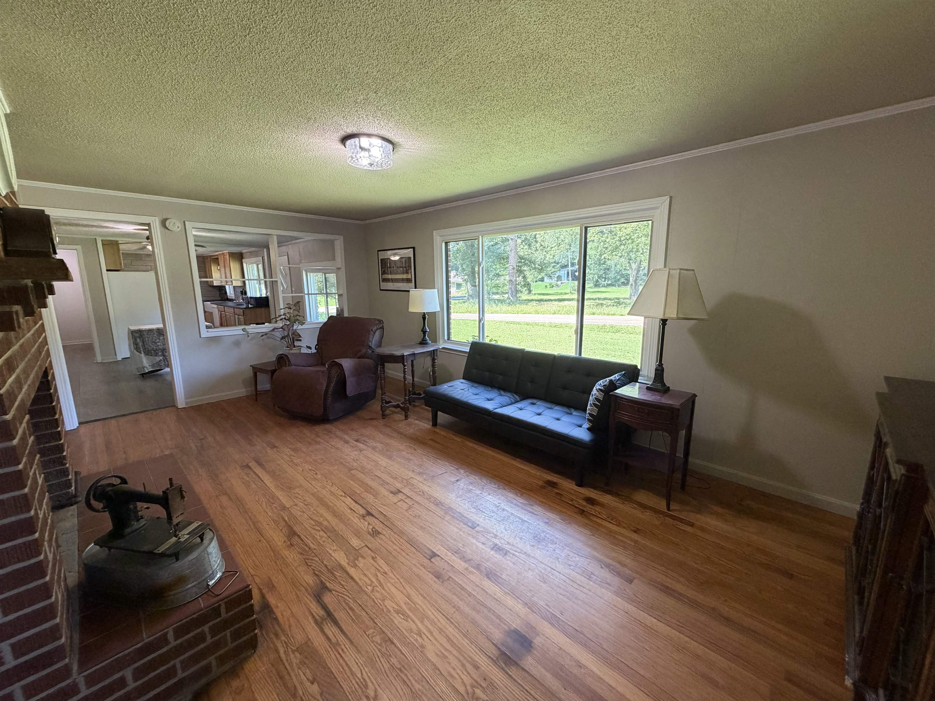 4190 Henderson Rd Property Photo 4