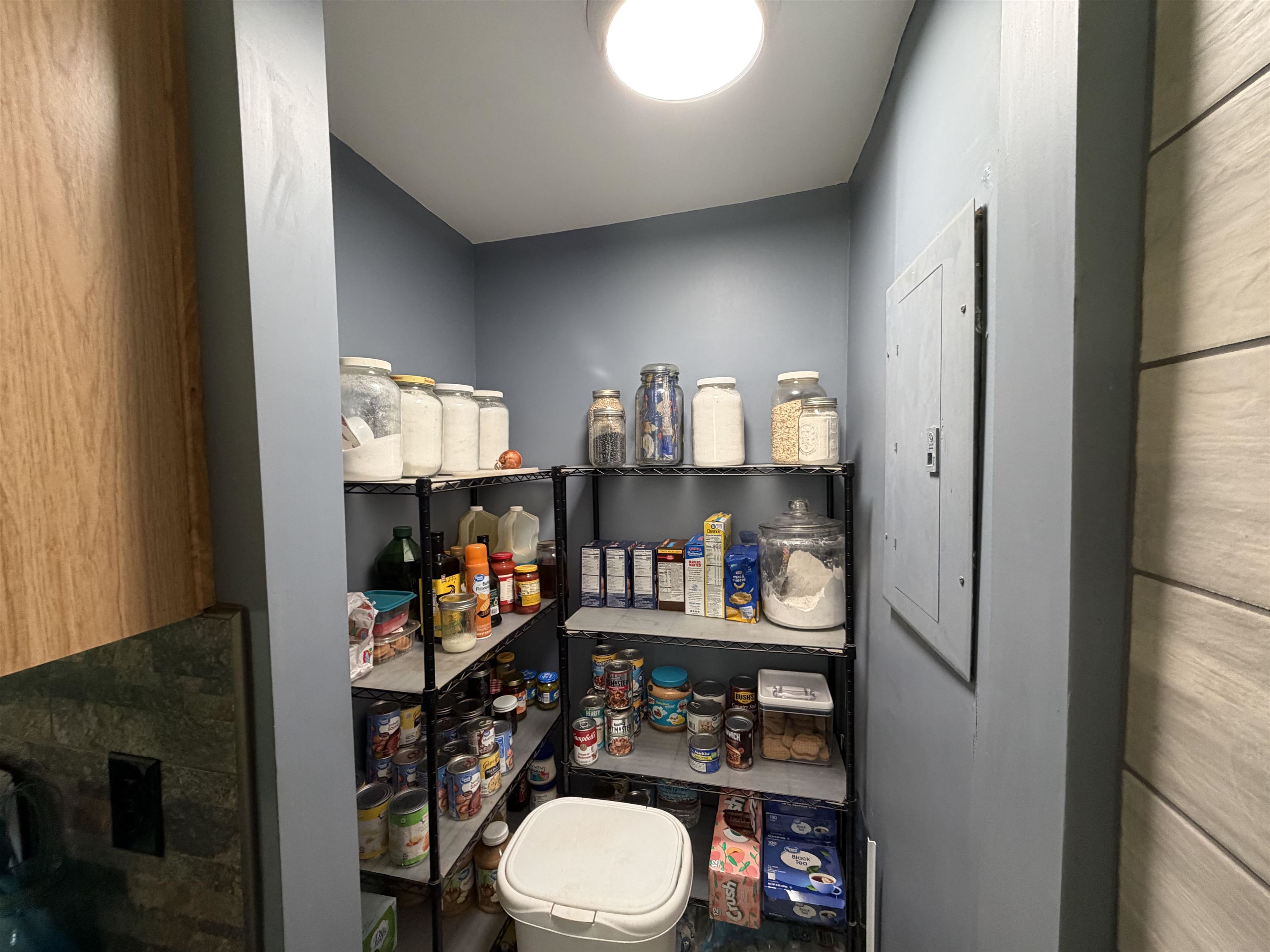 4190 Henderson Rd Property Photo 8