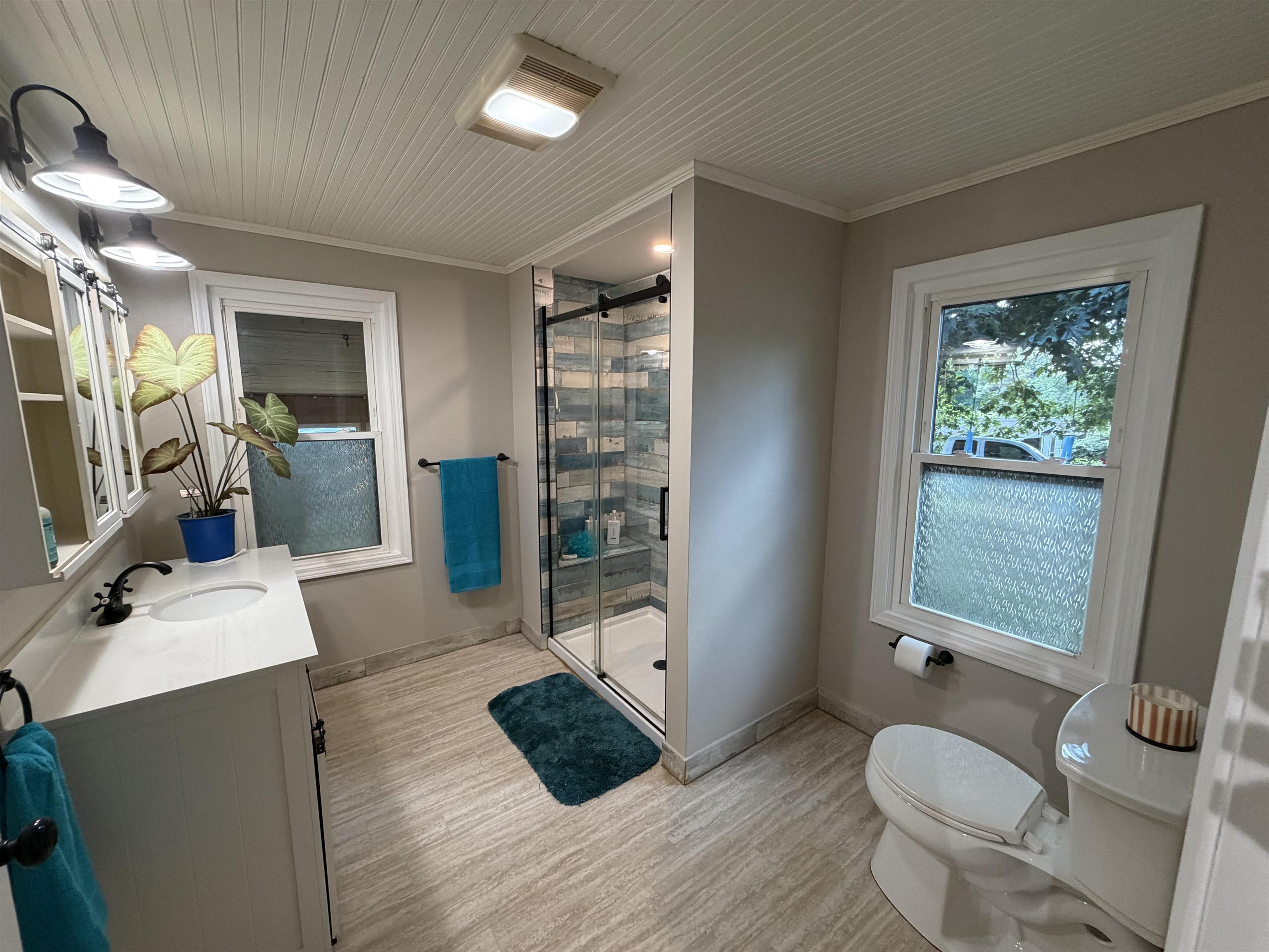 4190 Henderson Rd Property Photo 14