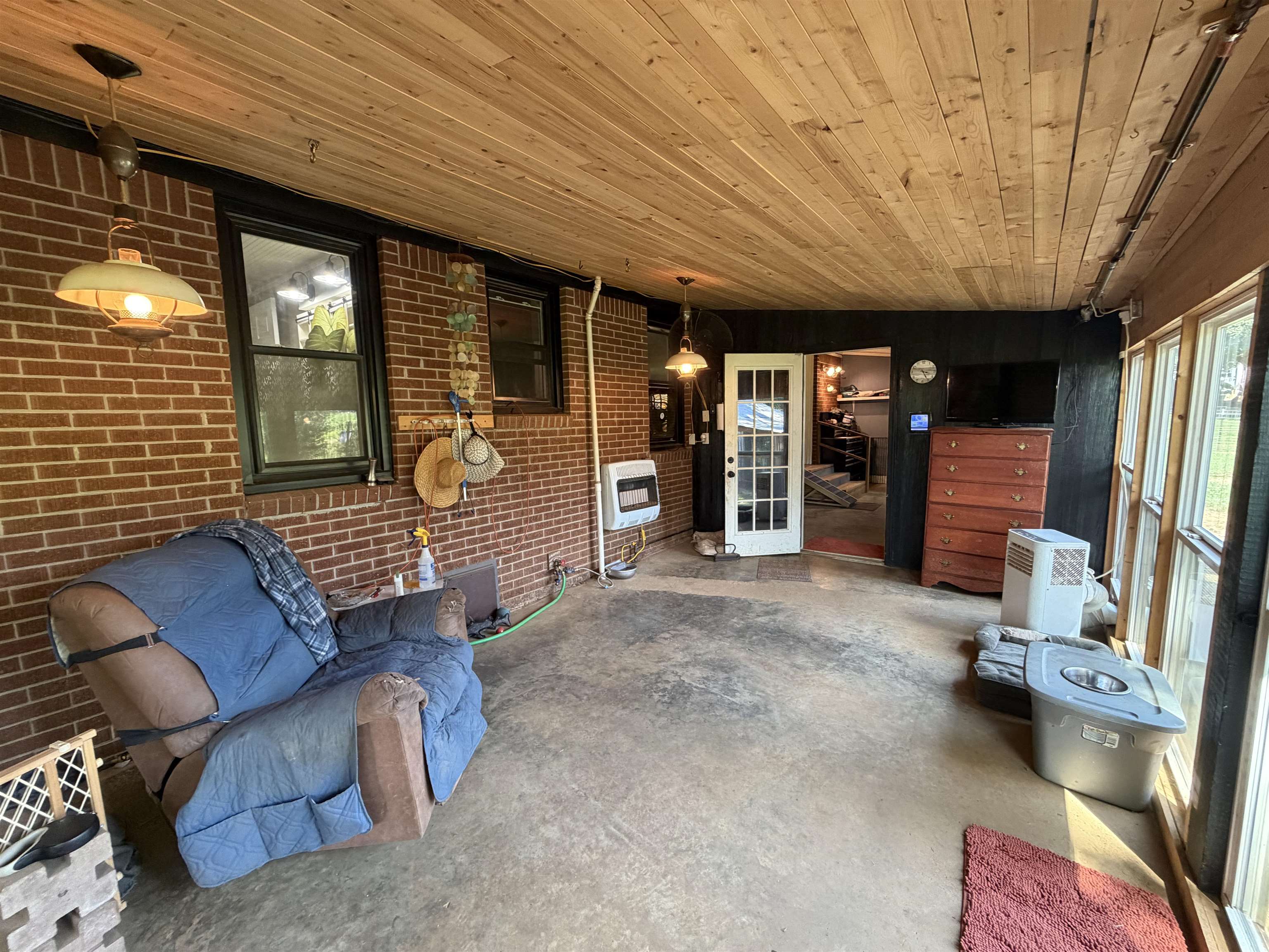 4190 Henderson Rd Property Photo 18