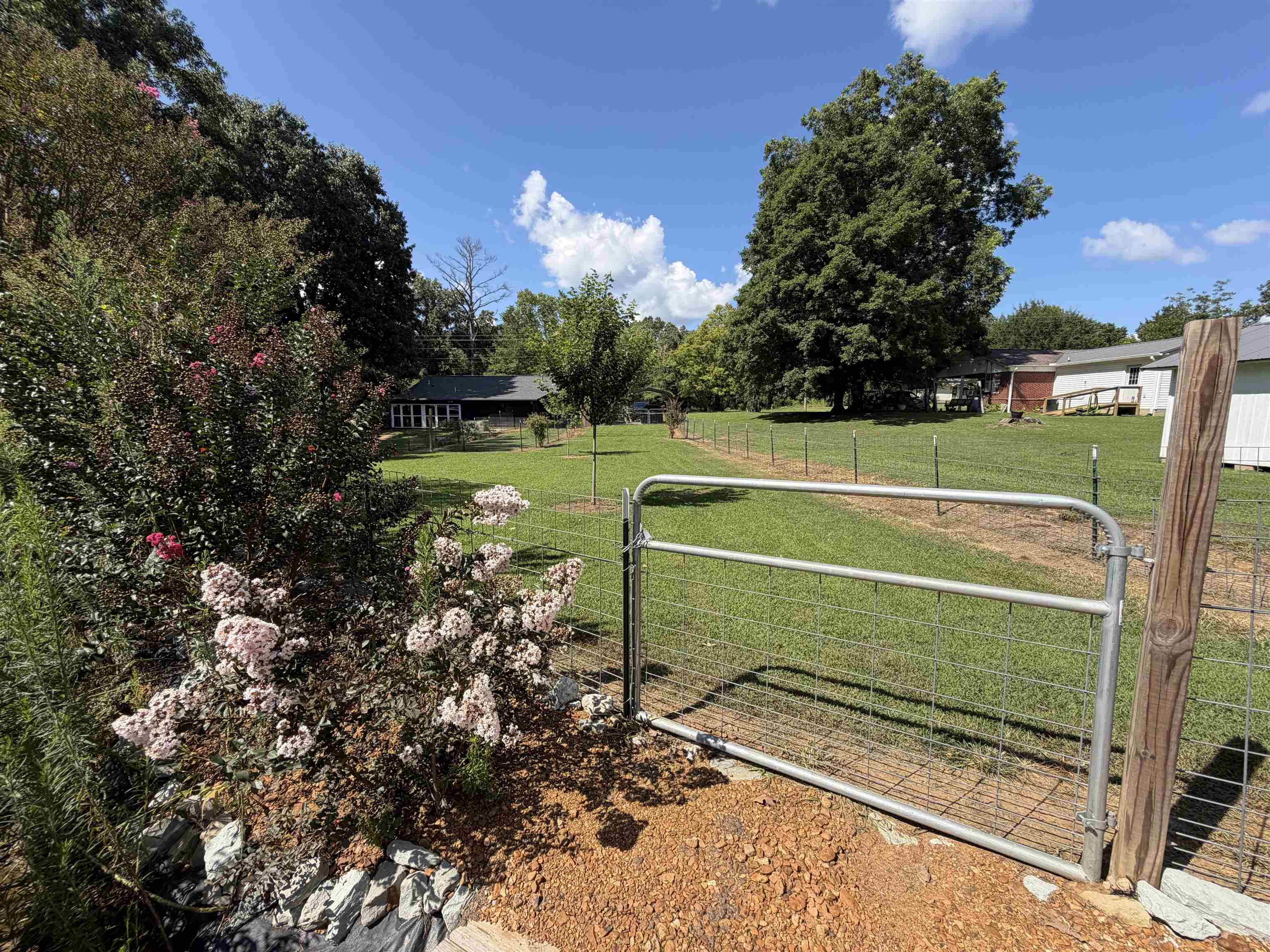4190 Henderson Rd Property Photo 28
