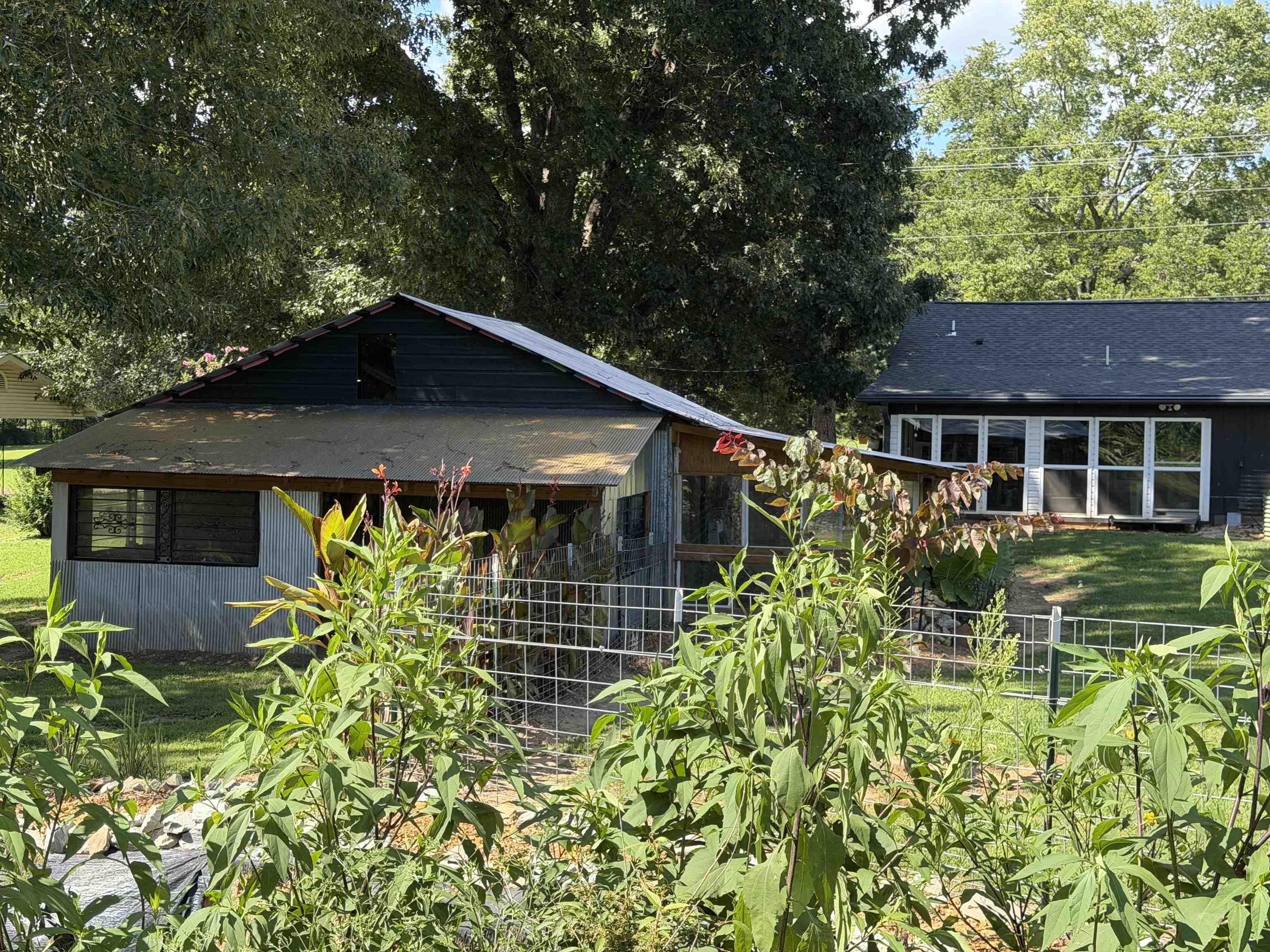 4190 Henderson Rd Property Photo 34