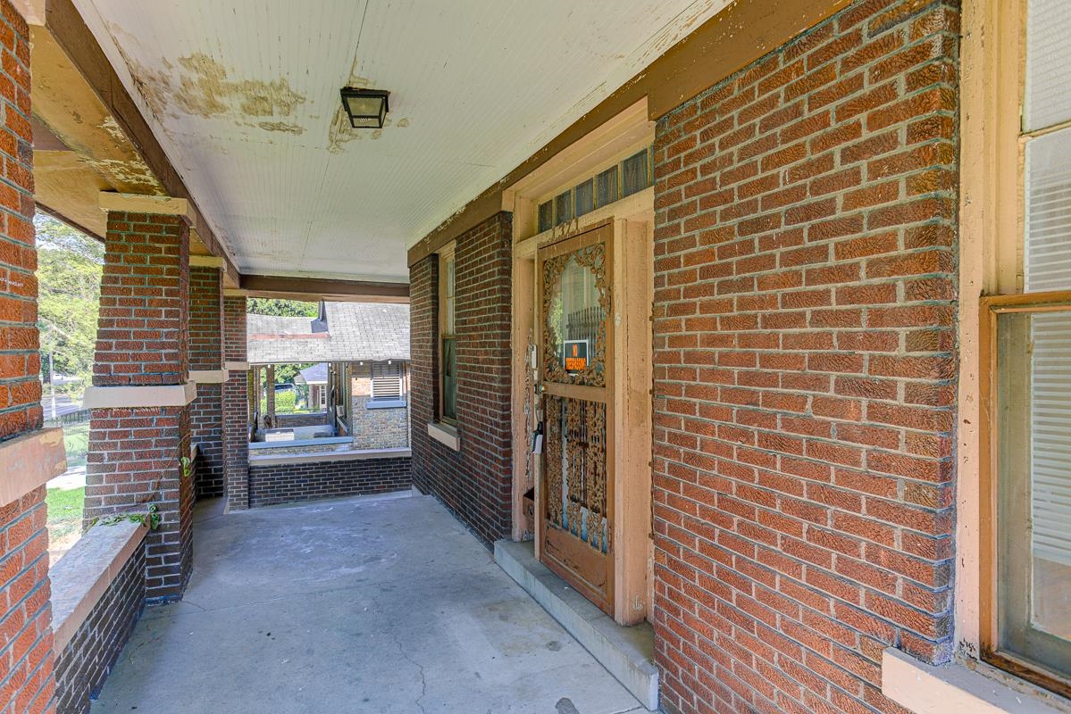 1371 S Parkway St E Property Photo 2