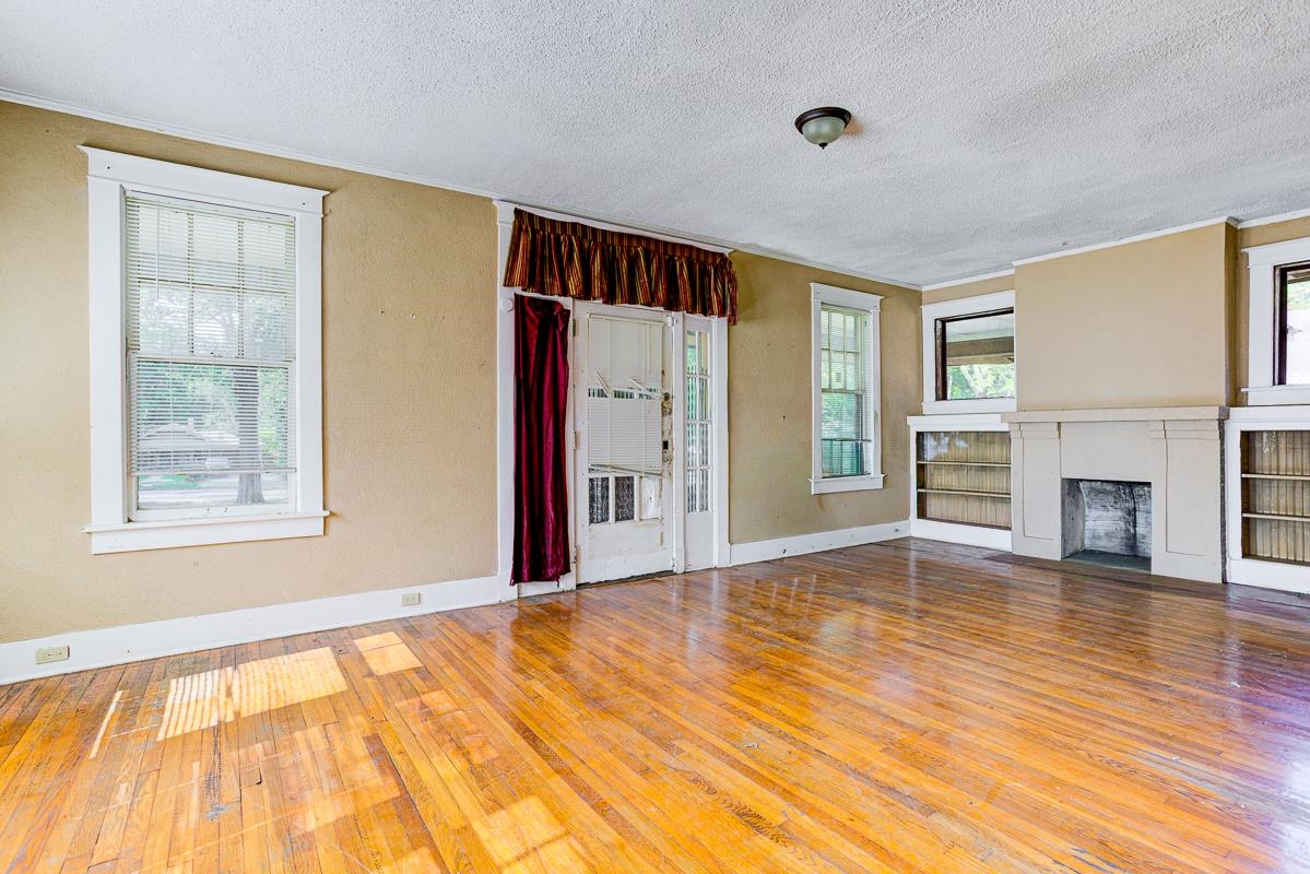1371 S Parkway St E Property Photo 3