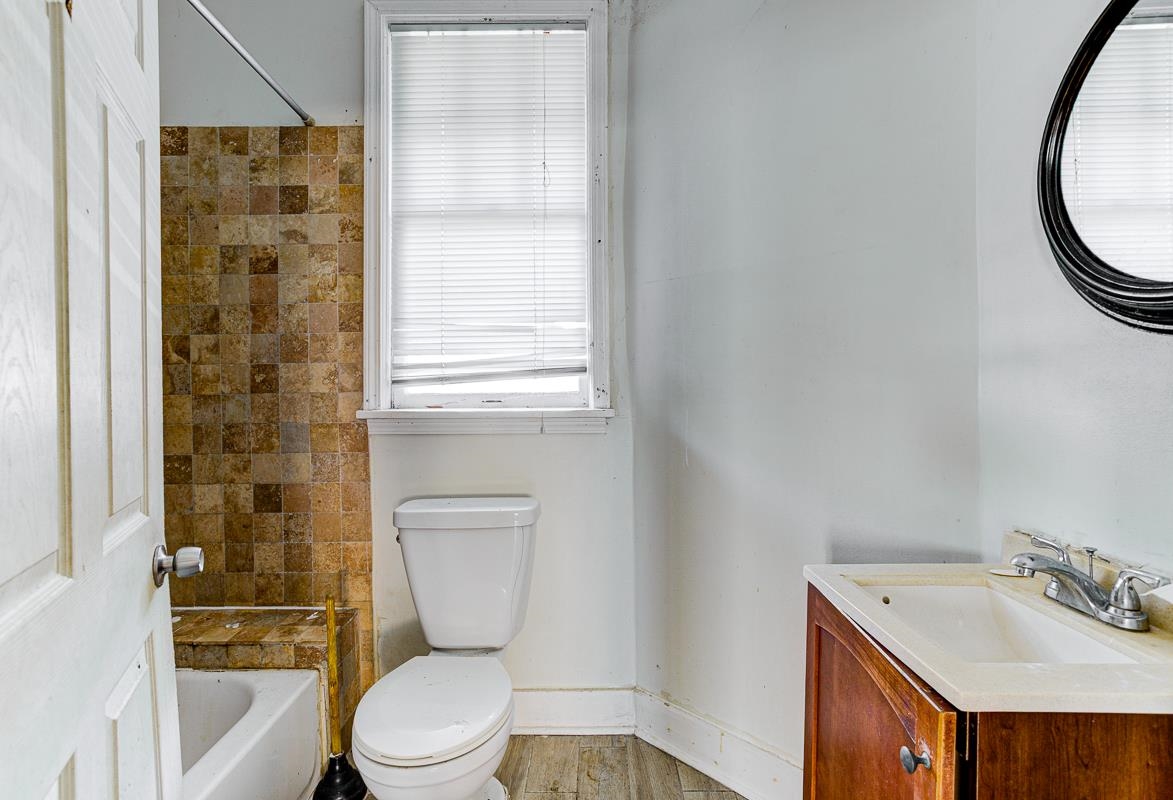 1371 S Parkway St E Property Photo 9