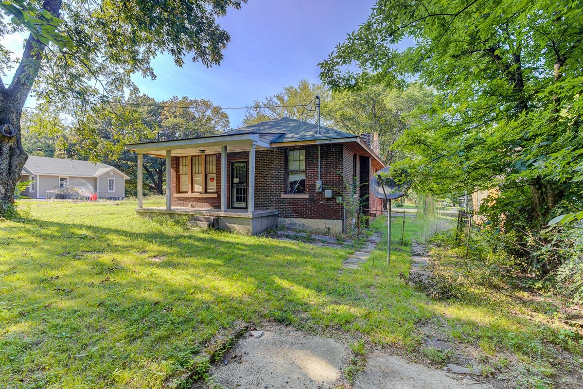 1371 S Parkway St E Property Photo 18