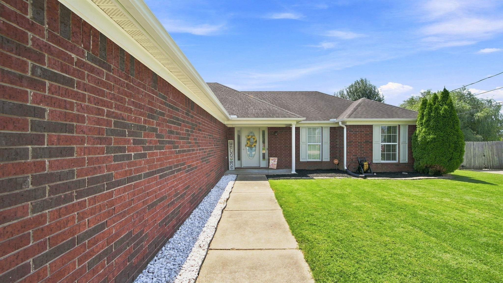 697 Bloomington Dr Property Photo 4