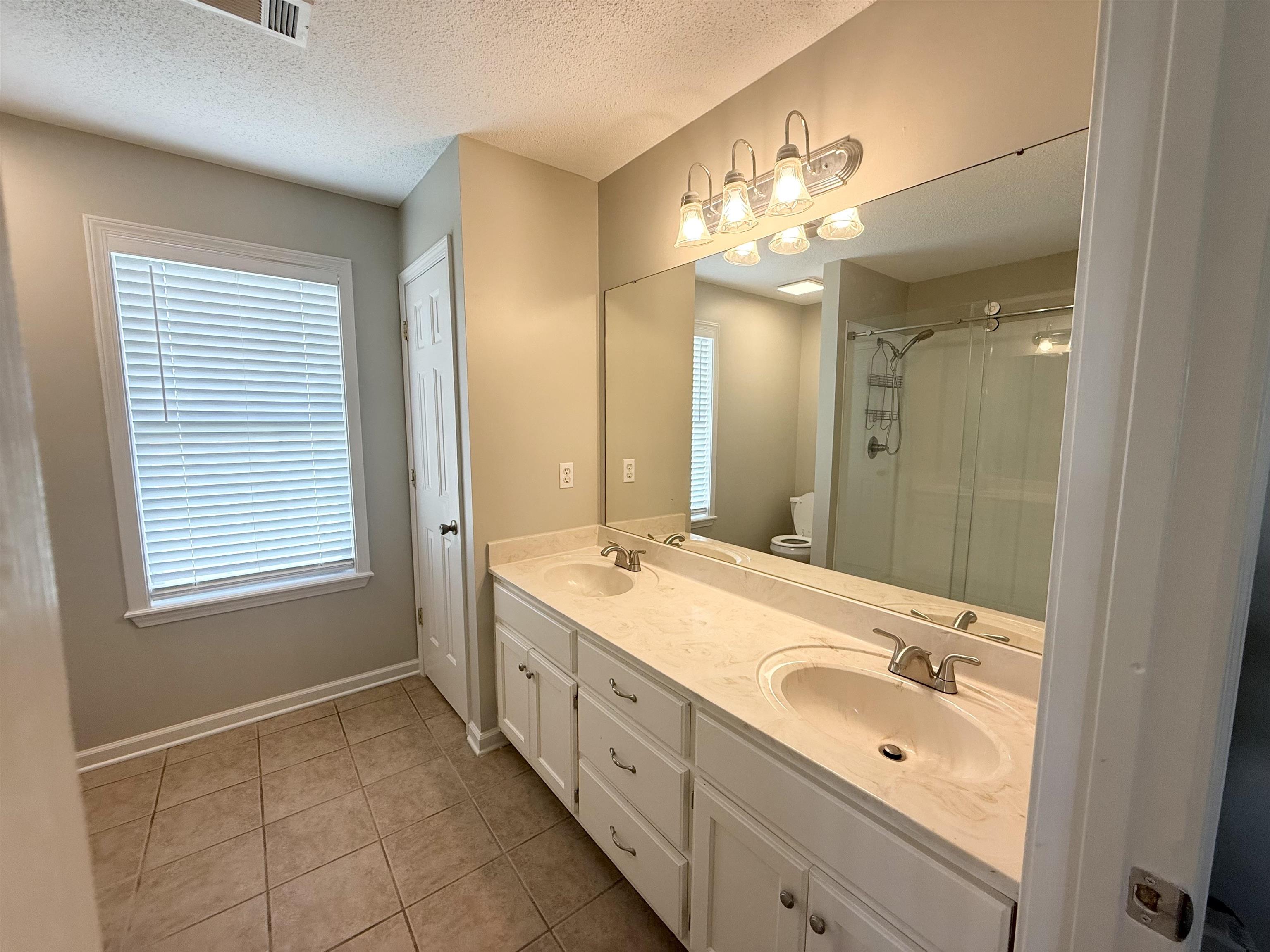 697 Bloomington Dr Property Photo 28