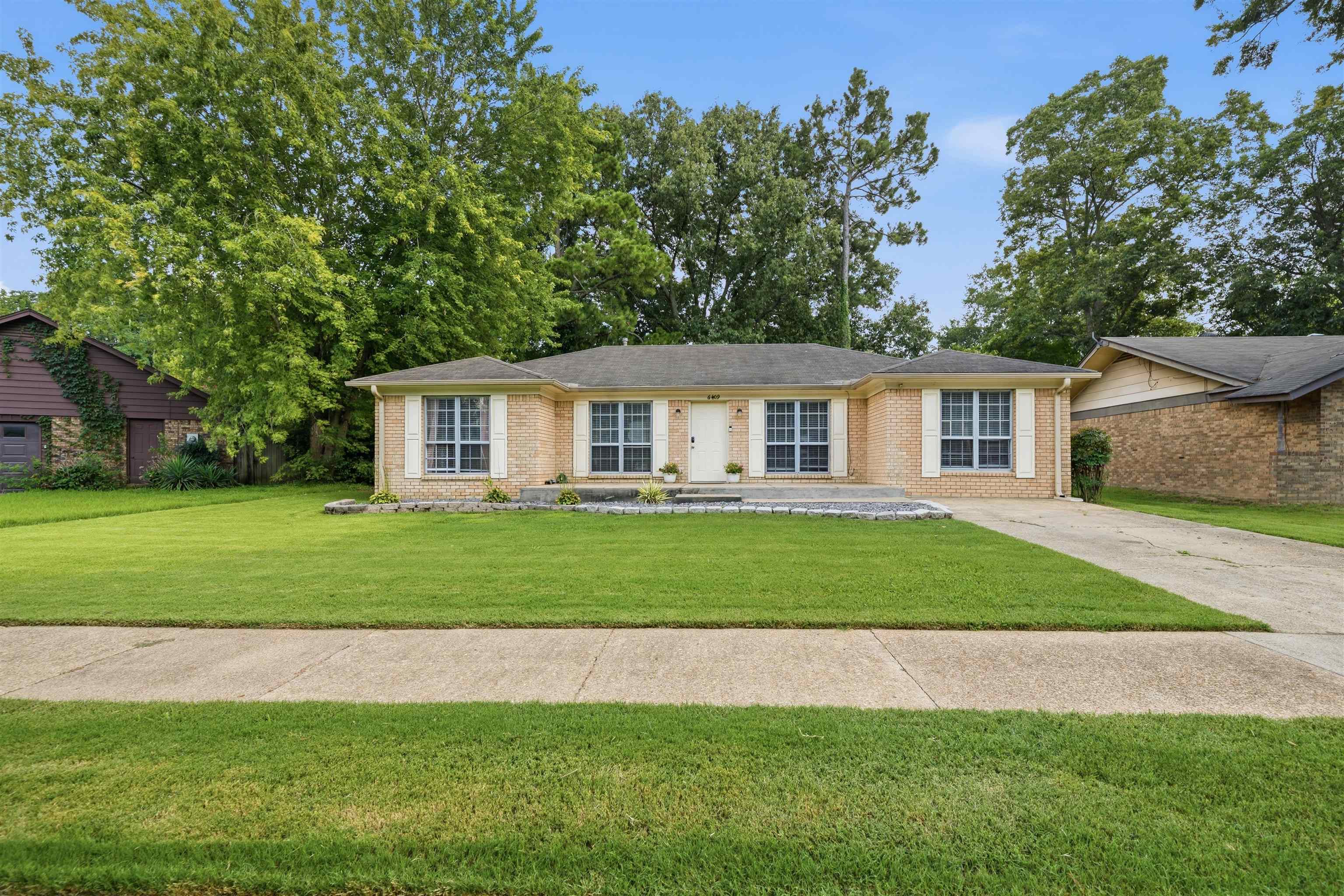 6409 Gillham Dr Property Photo 2