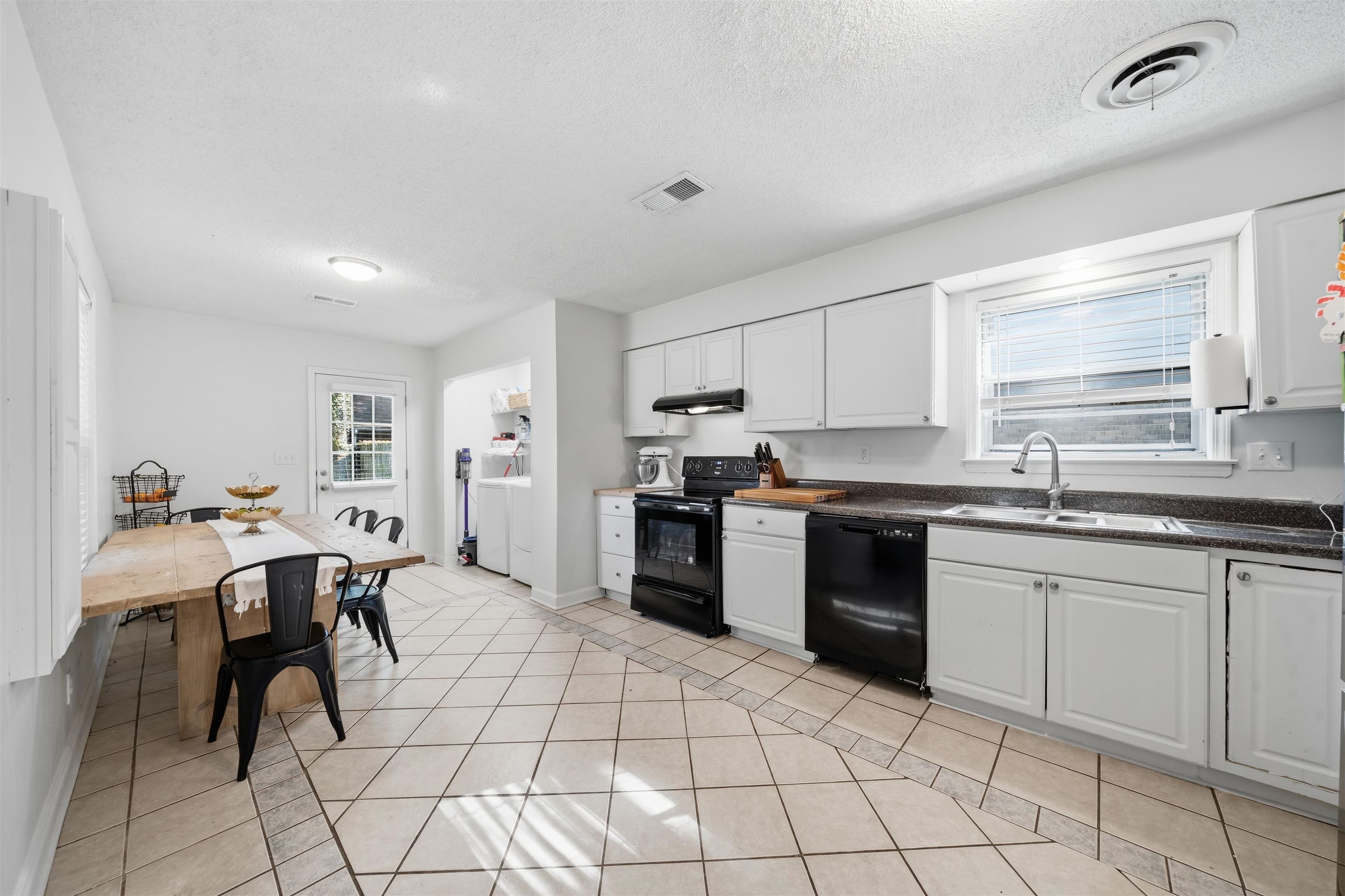 6409 Gillham Dr Property Photo 12