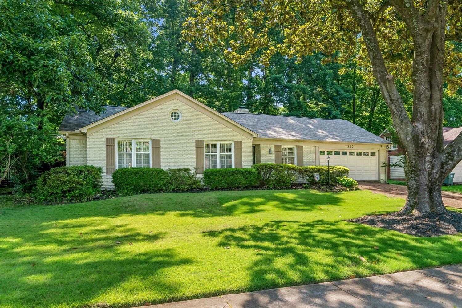 1342 E Rolling Oaks Dr Property Photo 1
