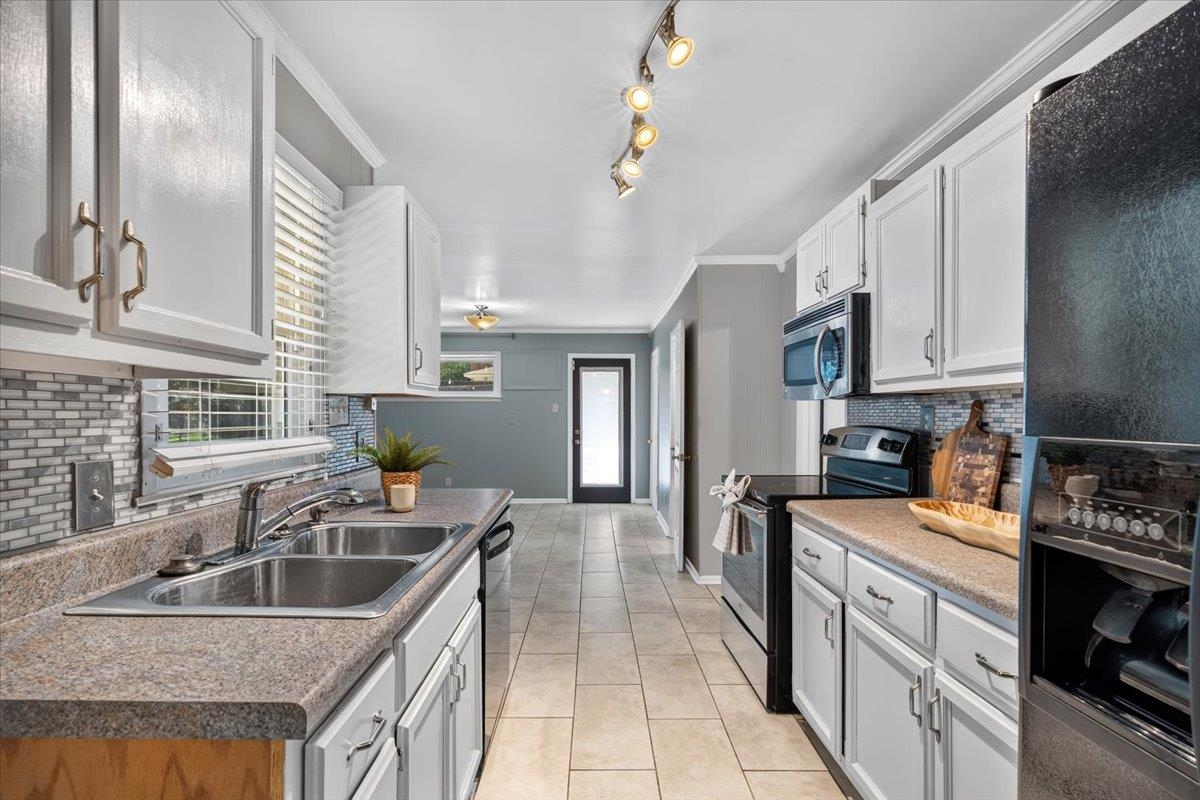 5098 Sea Isle Rd Property Photo 8