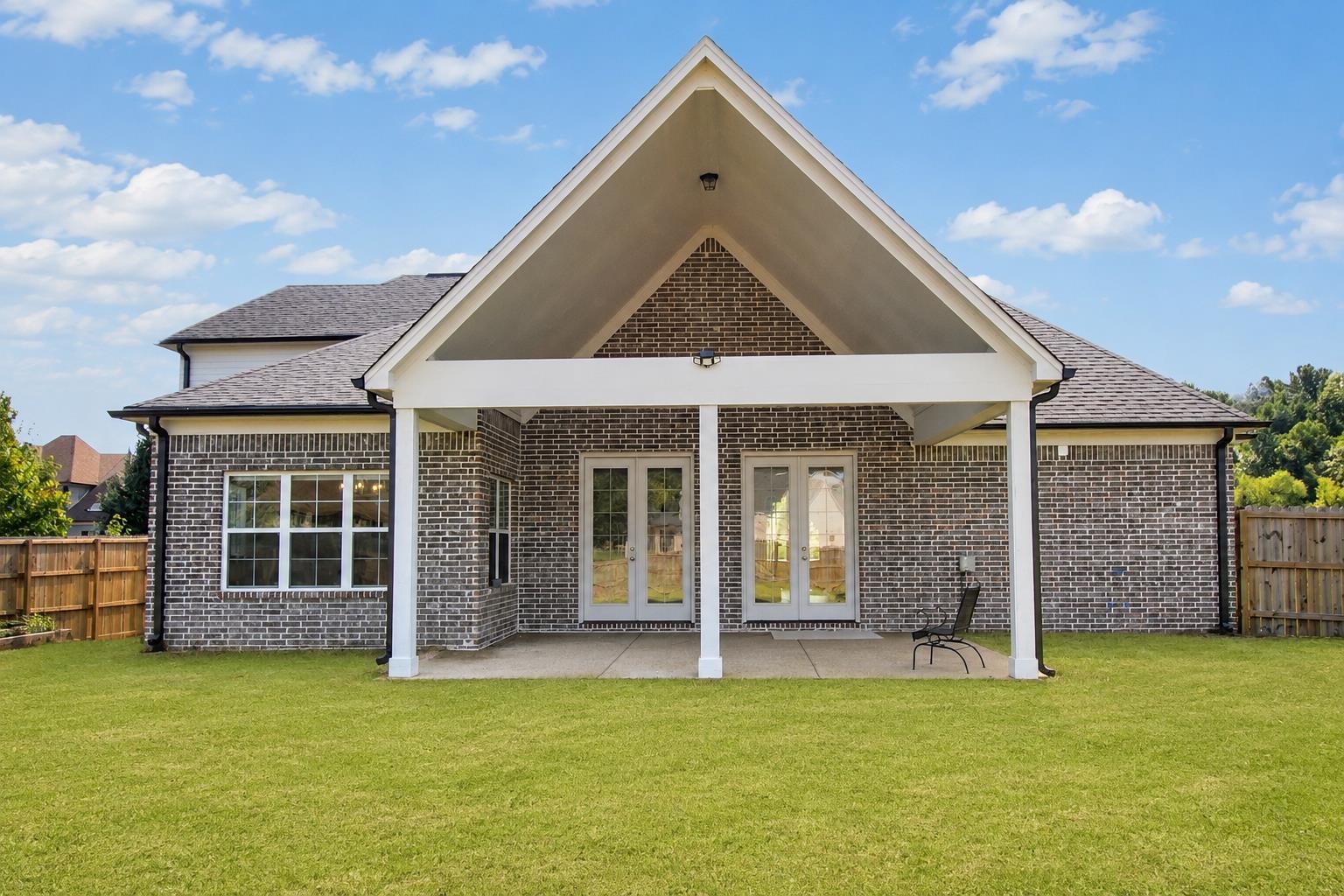 15 Grays Hollow Dr Property Photo 3