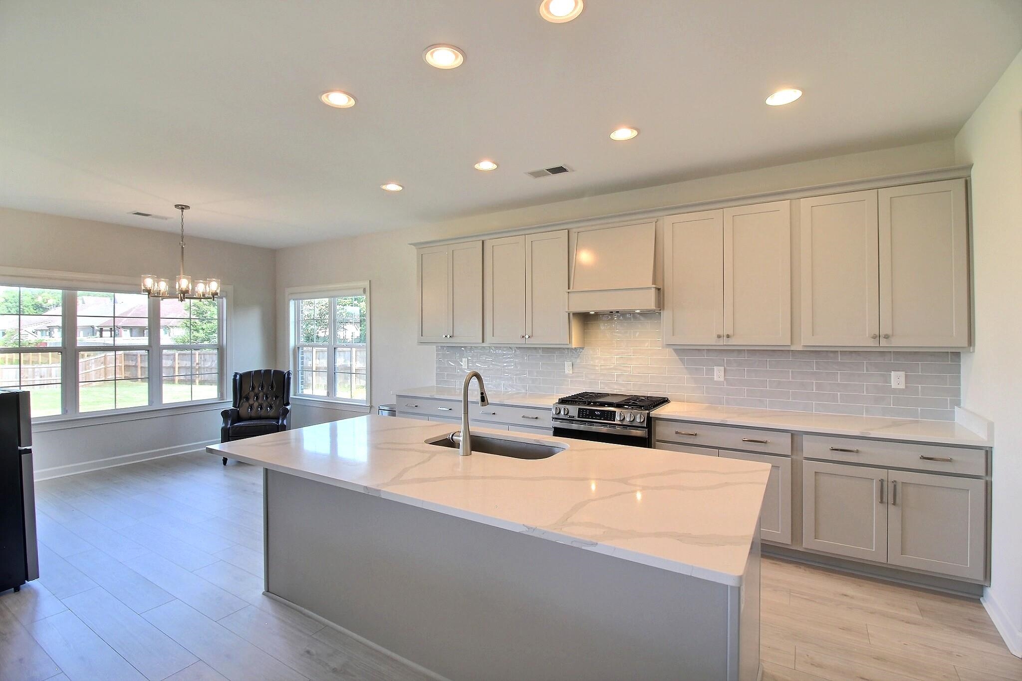 15 Grays Hollow Dr Property Photo 6