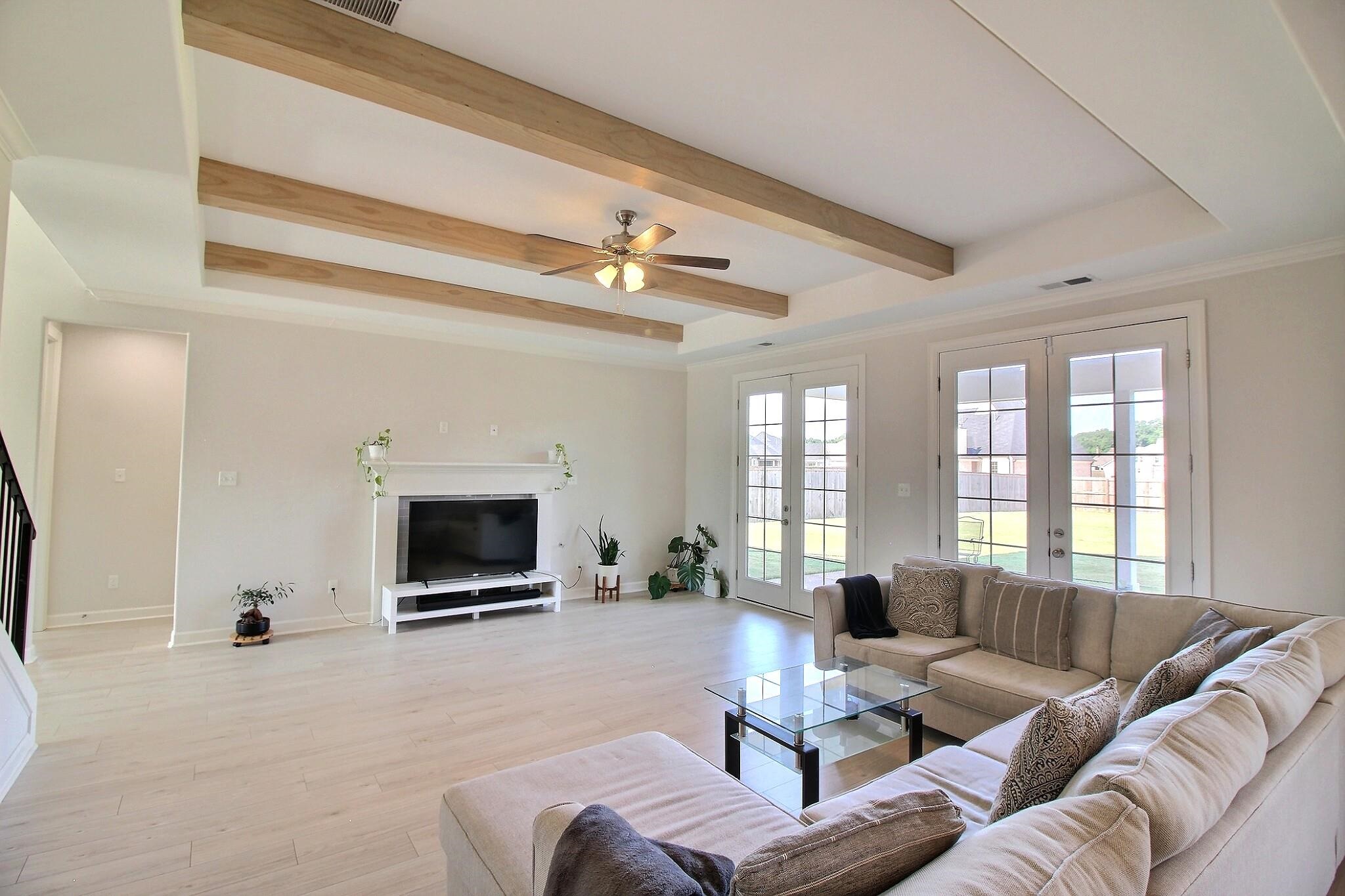 15 Grays Hollow Dr Property Photo 7