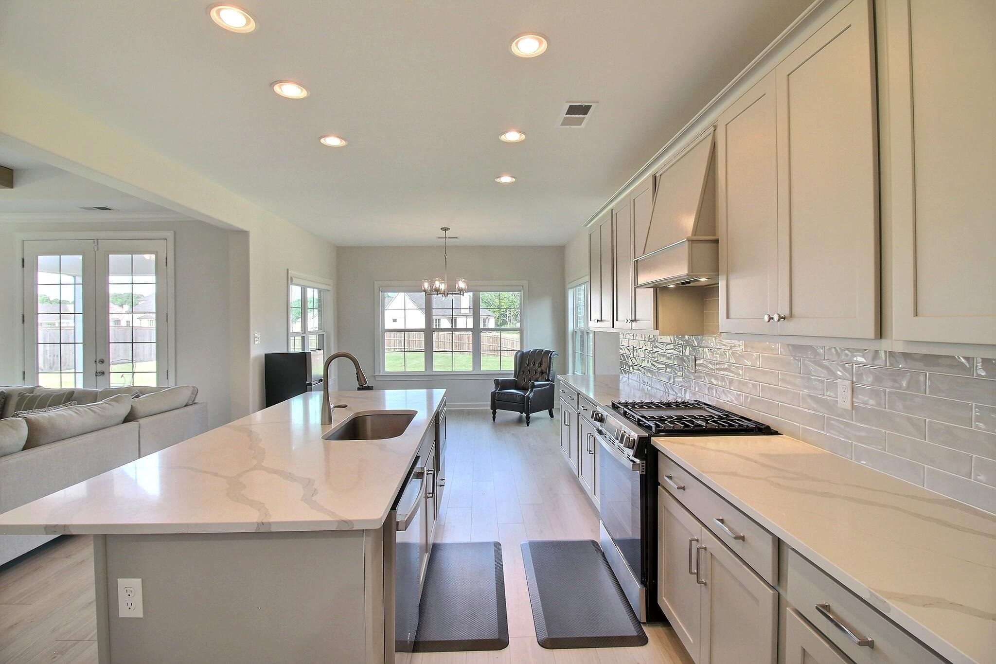 15 Grays Hollow Dr Property Photo 8
