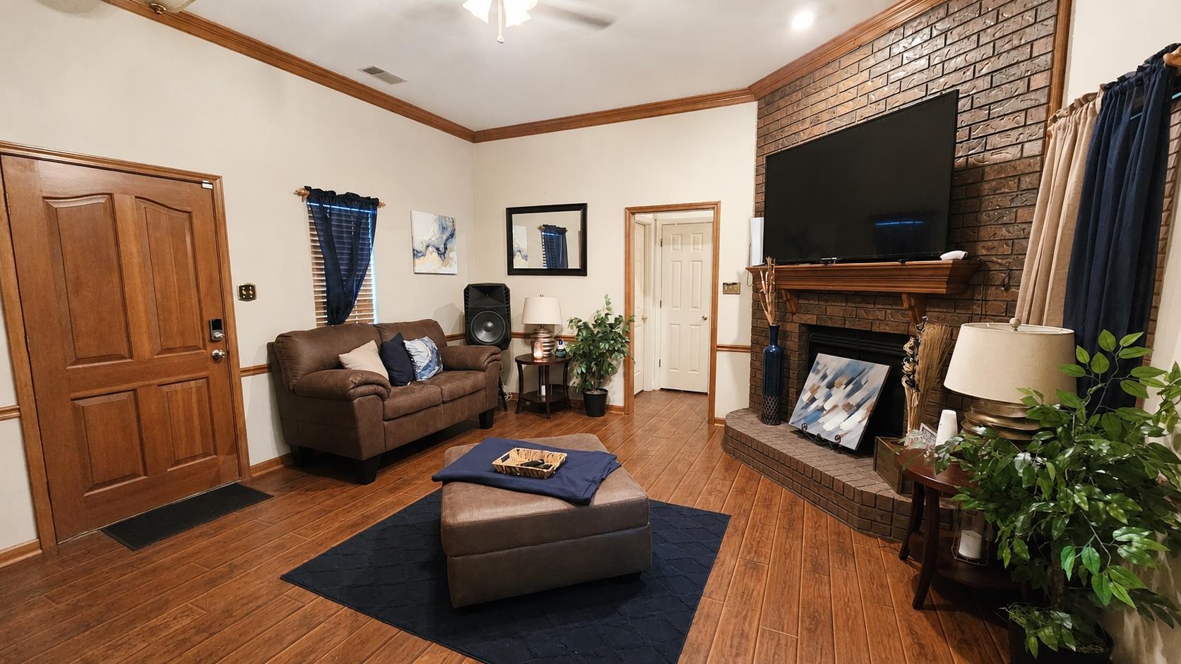 6652 Boylston Dr Property Photo 4