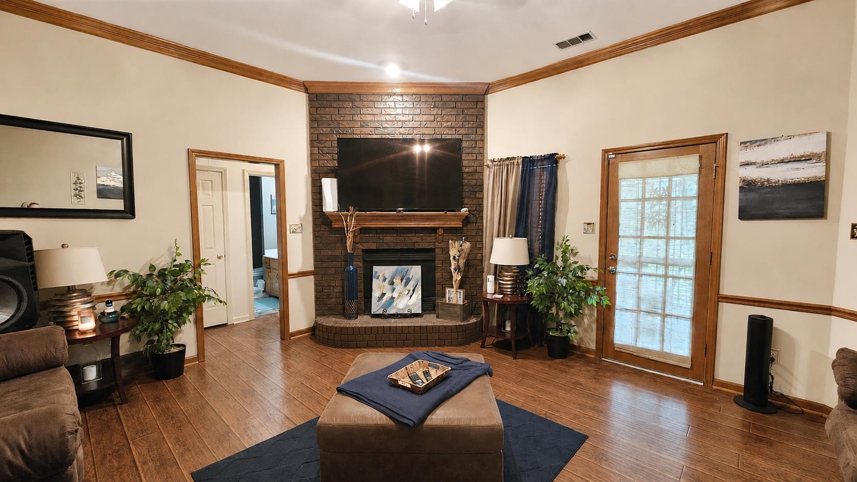 6652 Boylston Dr Property Photo 5