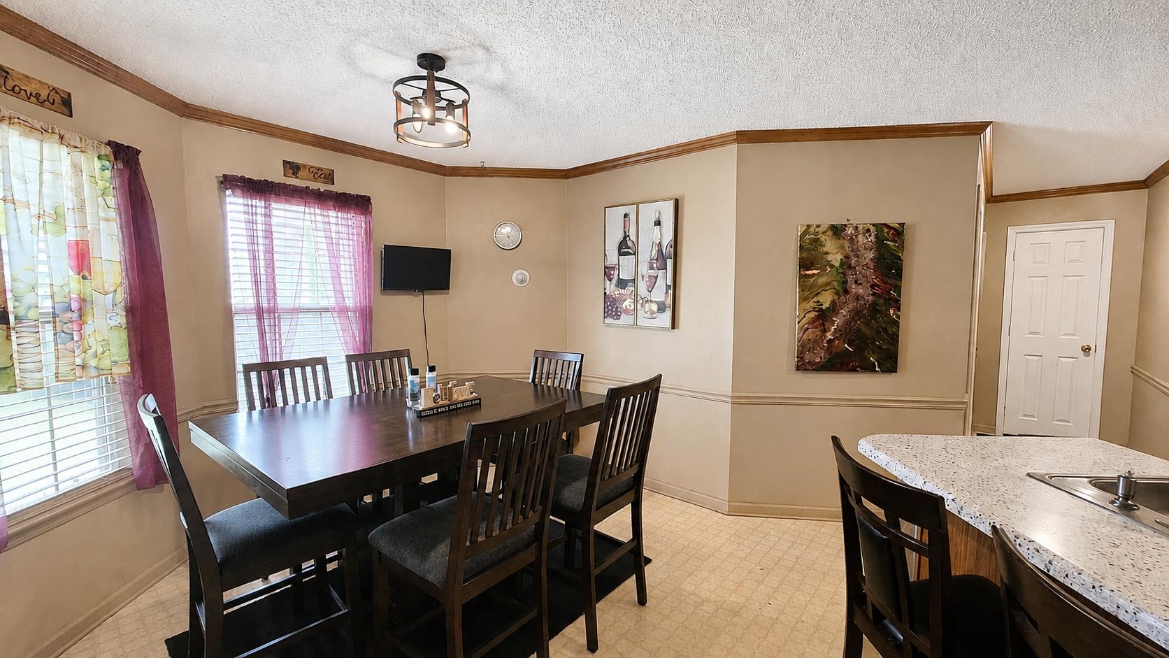 6652 Boylston Dr Property Photo 7