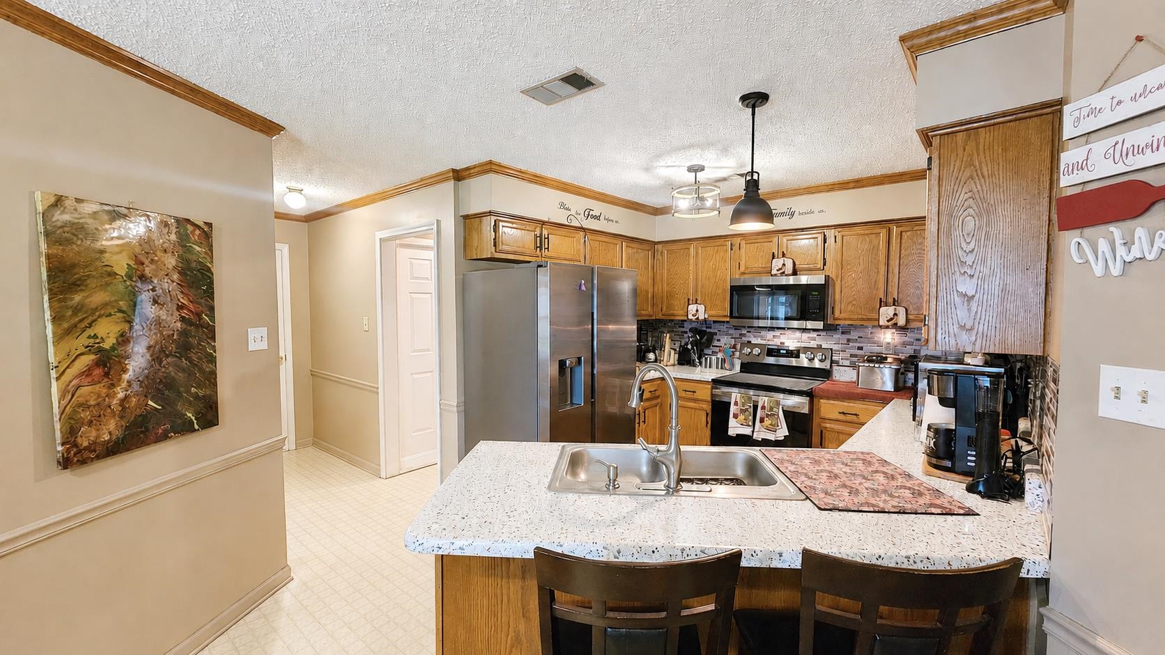 6652 Boylston Dr Property Photo 9