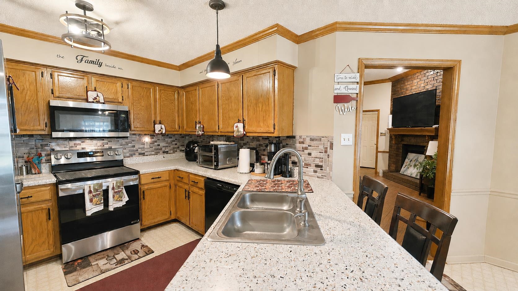 6652 Boylston Dr Property Photo 10