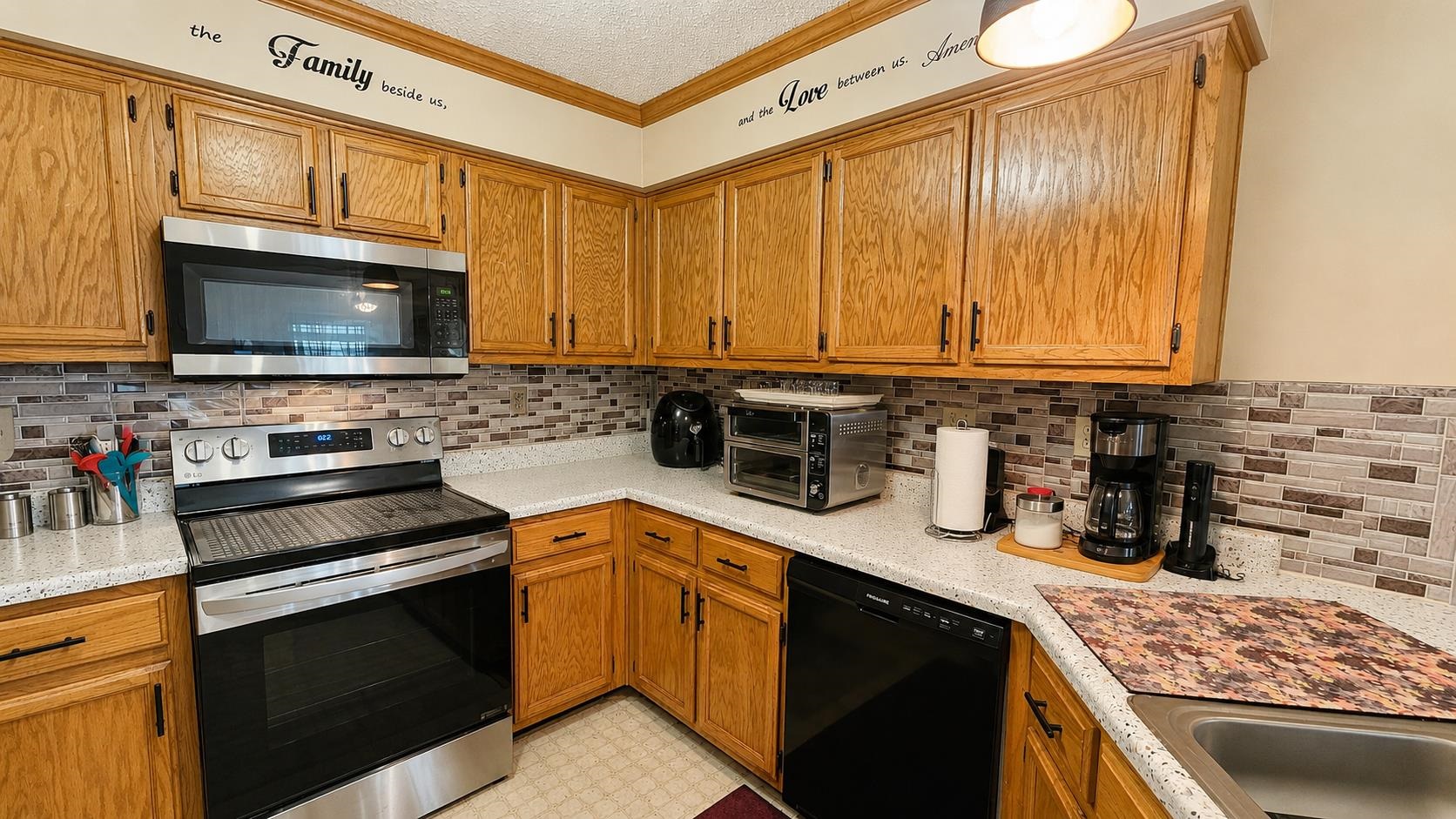 6652 Boylston Dr Property Photo 11