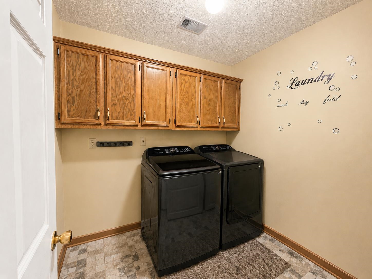 6652 Boylston Dr Property Photo 12