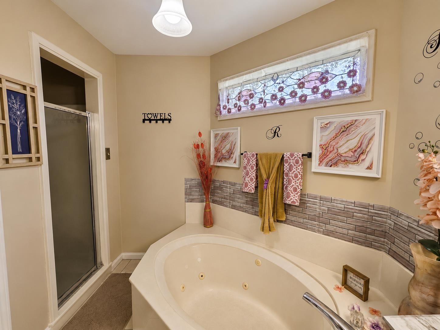 6652 Boylston Dr Property Photo 16