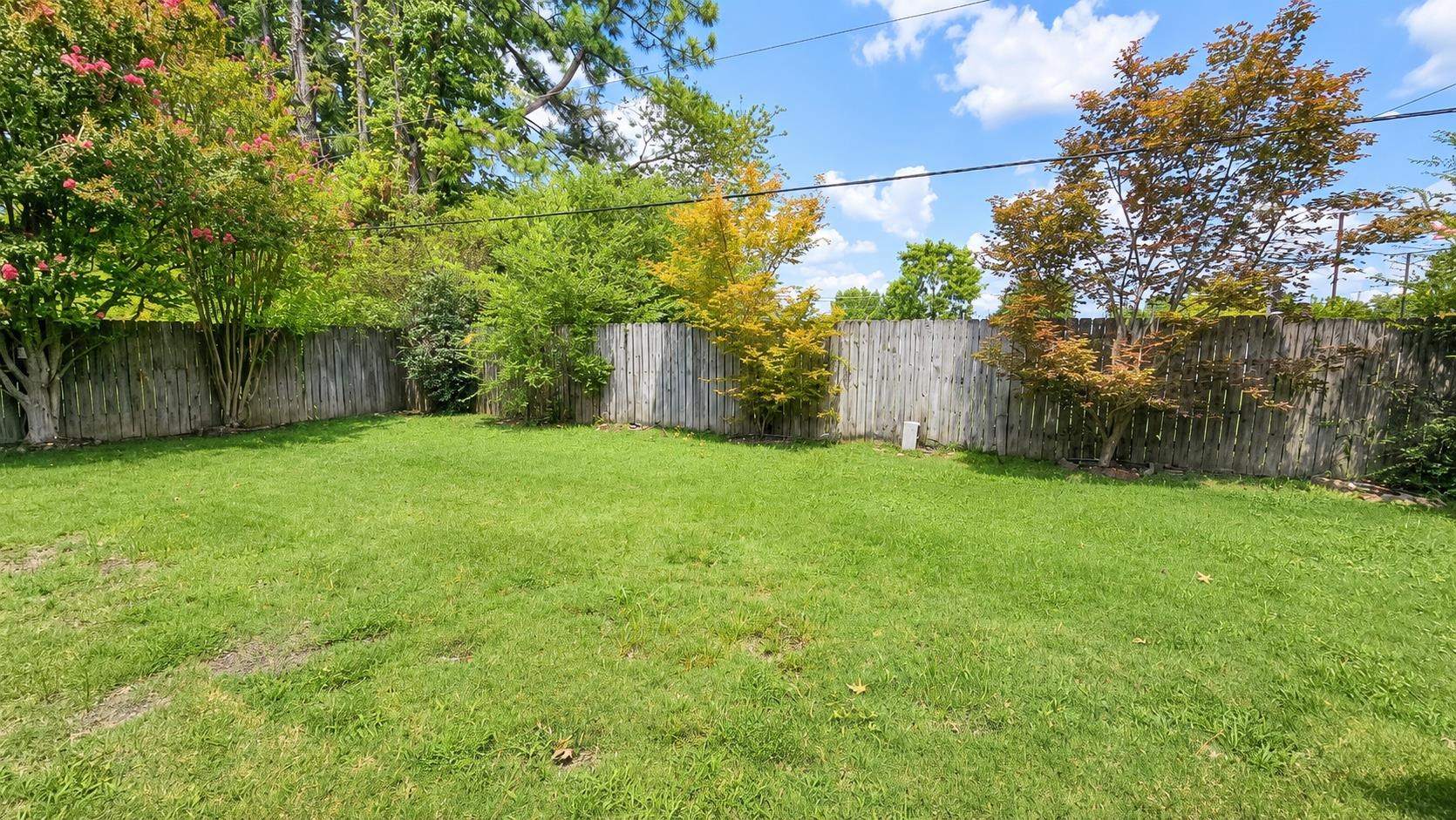 6652 Boylston Dr Property Photo 23
